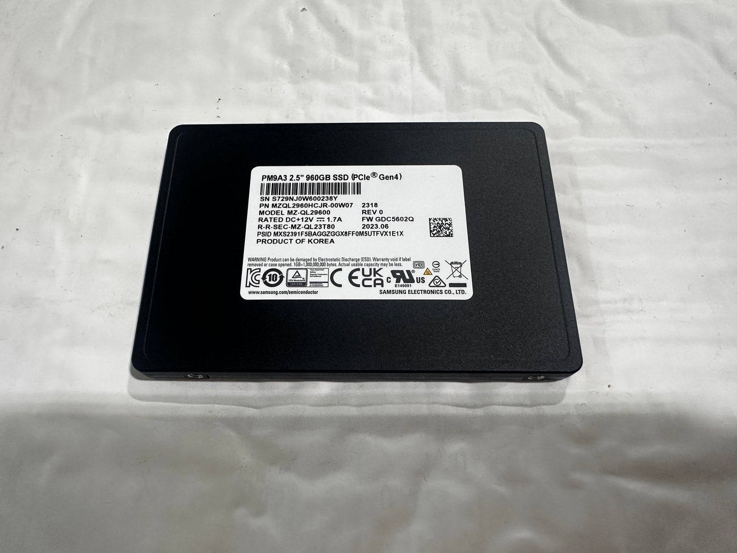 Samsung-PM9A3-960GB-U-2-NVMe-SSD-Drive
