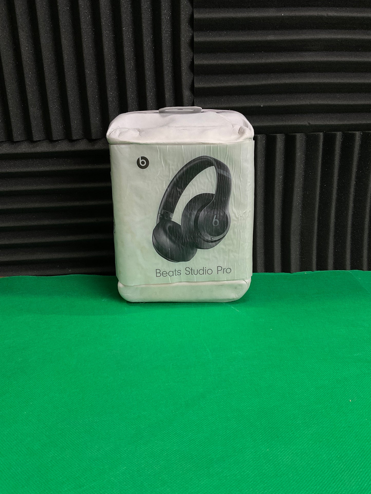 Apple-Beats-Studio-Pro-Wireless-Headphones--black-