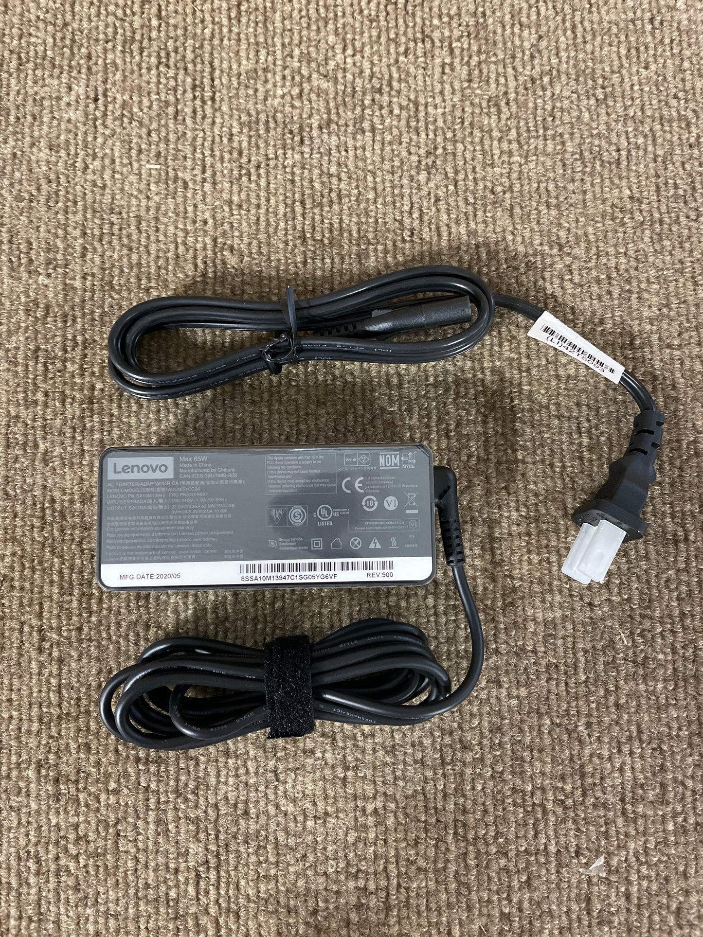 Lenovo-ThinkPad-USB-C-AC-Adapter--65-watt-