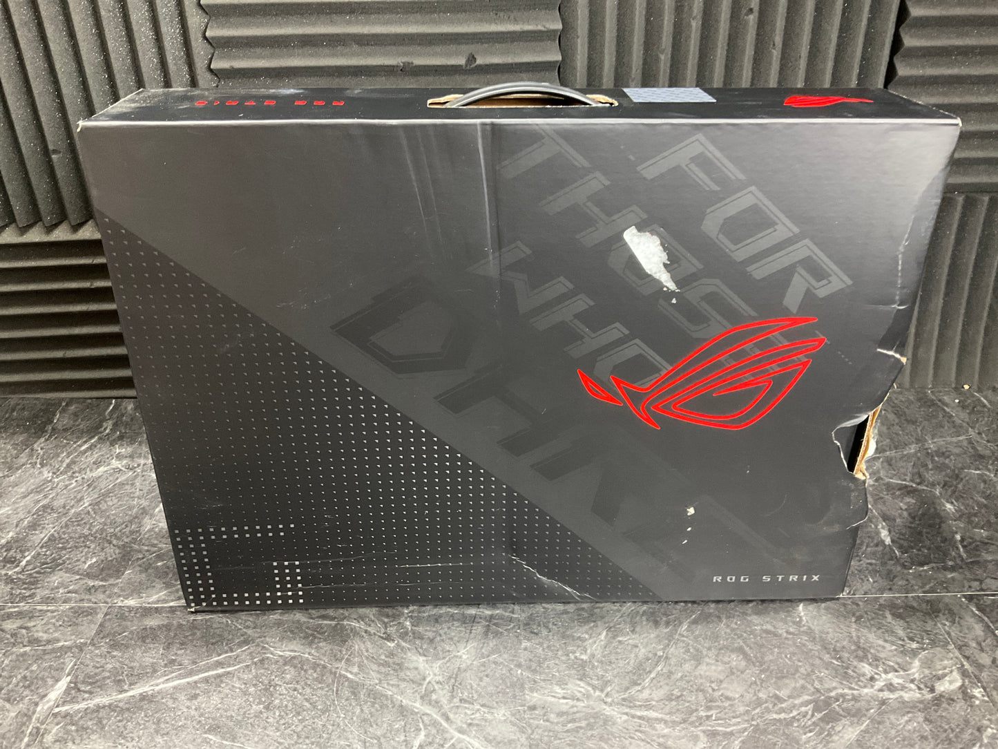 Asus-Republic-of-Gamers-Strix-R9-7940HX-16GB-1TB-BT5-WiFi6E-RTX4050-17-3F-W11H