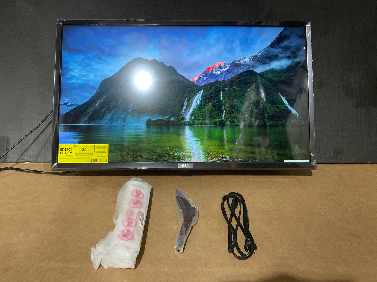 LG-32--LED-LCD-Hospitality-TV--720p-