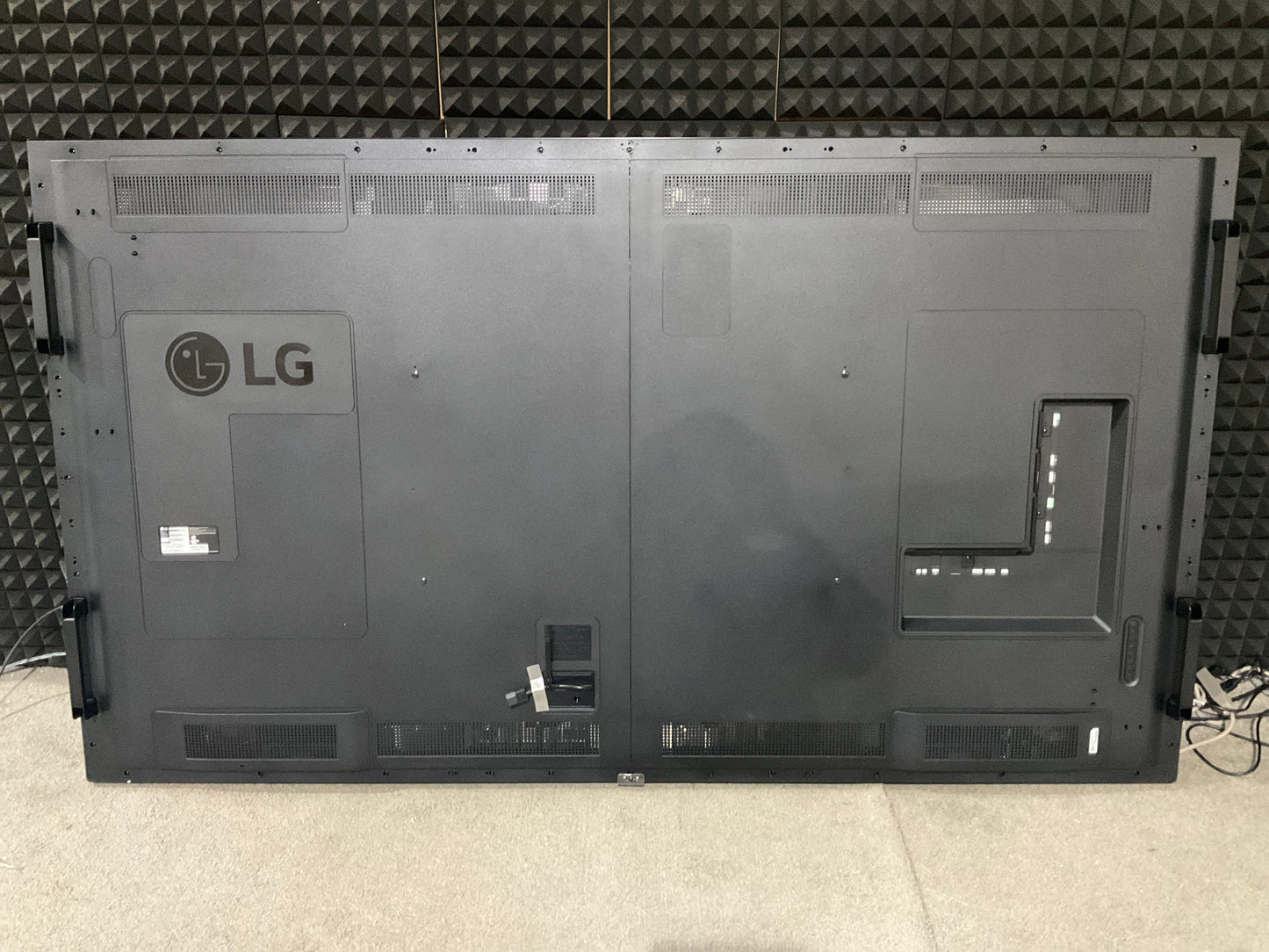 LG-98--Commercial-Signage-Display--4K-
