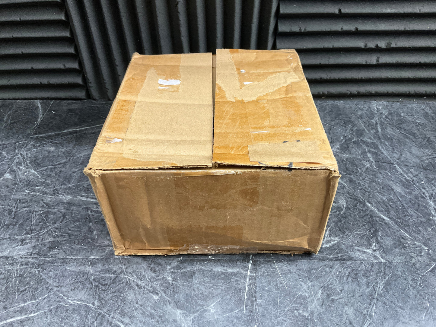 Poly-Sync-20--Smart-Speakerphone-with-BT600