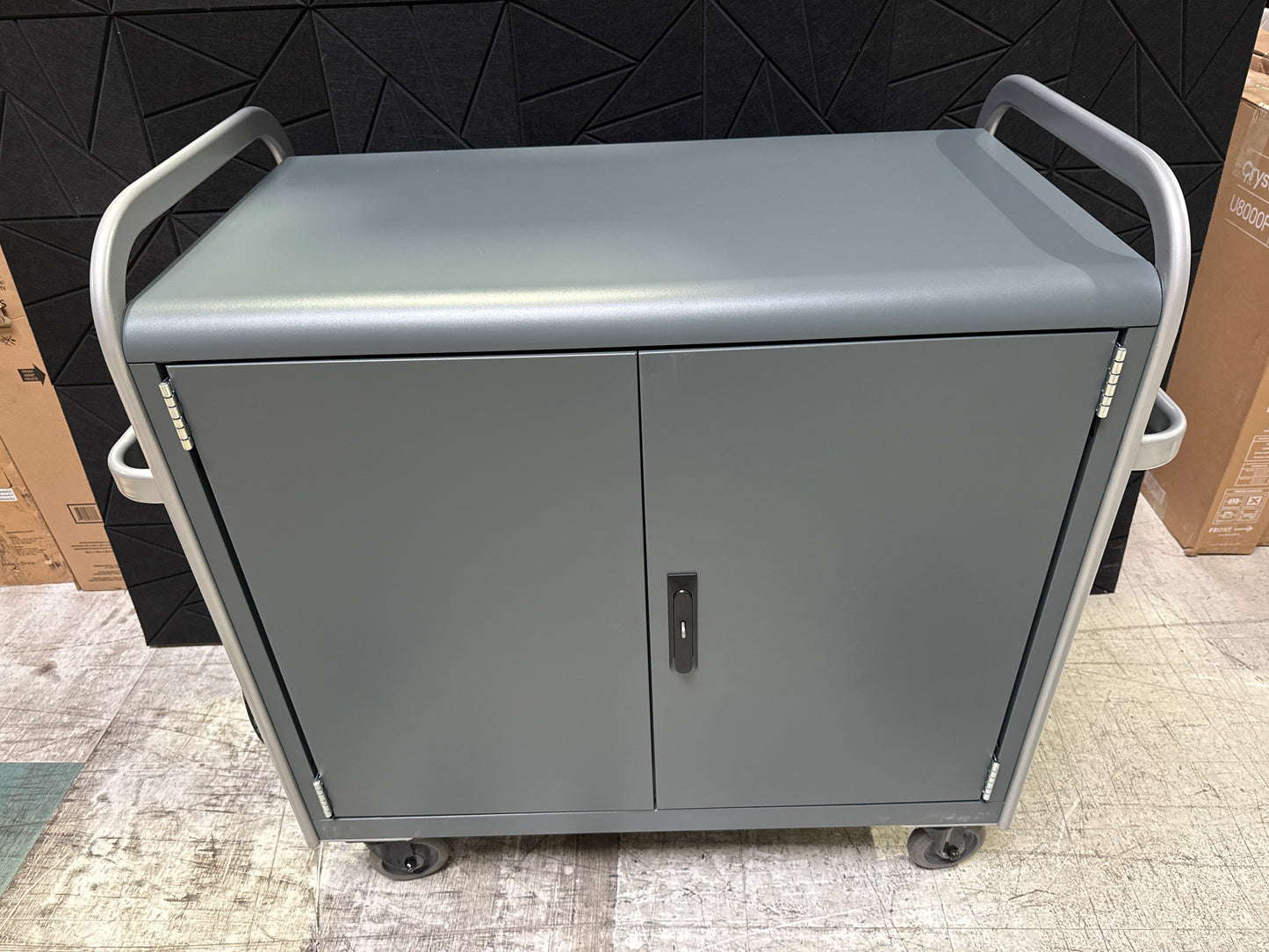 Bretford-Manage-Cart-32--cool-gray-