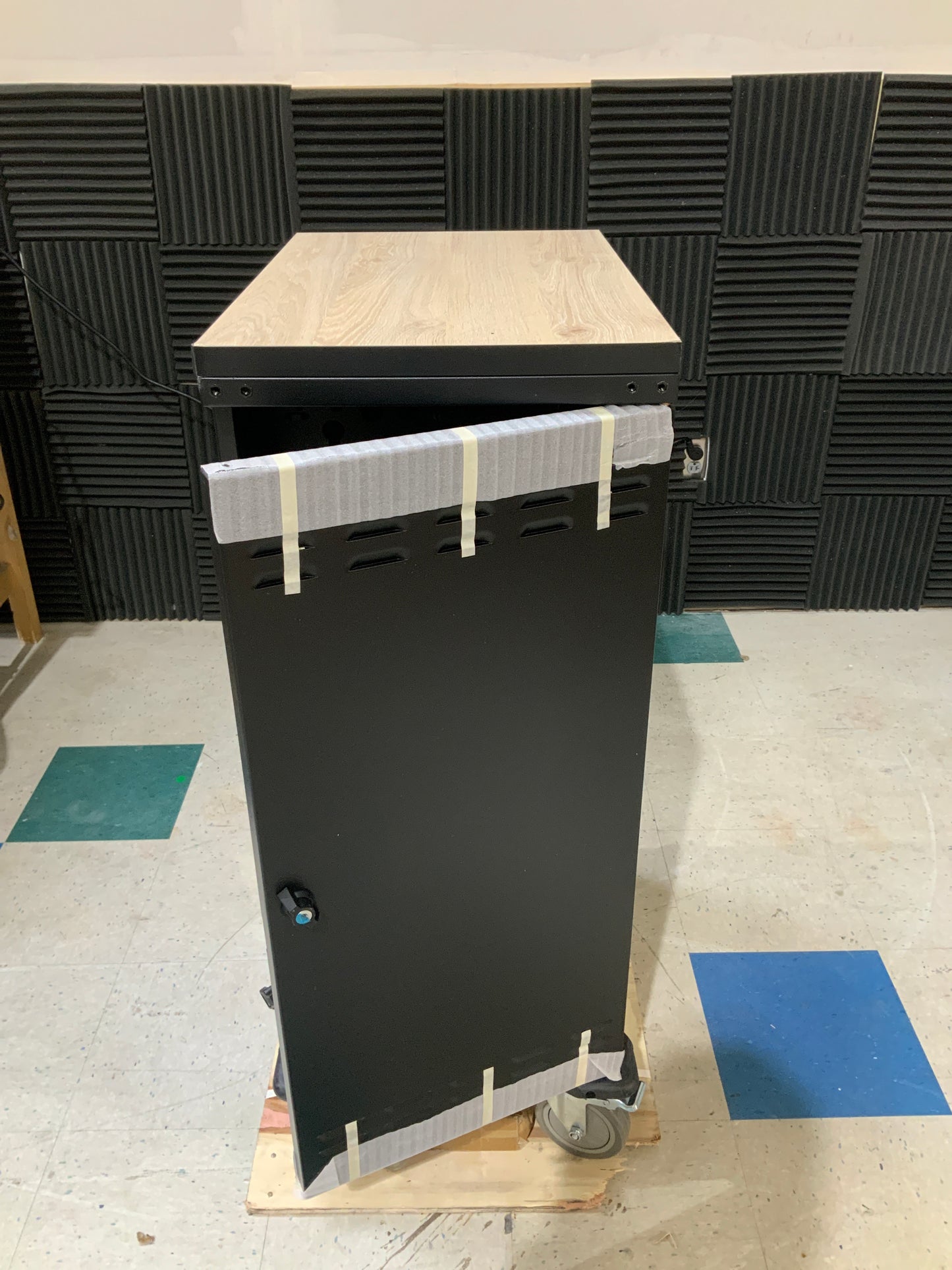 Tripp-Lite-Charging-Cart-Storage-Station-27