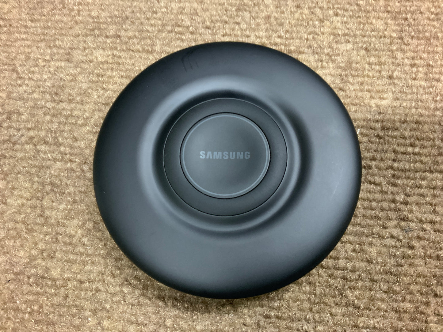 Samsung-Qi-Fast-Charge-Wireless-Charging-Stand-2018--black-