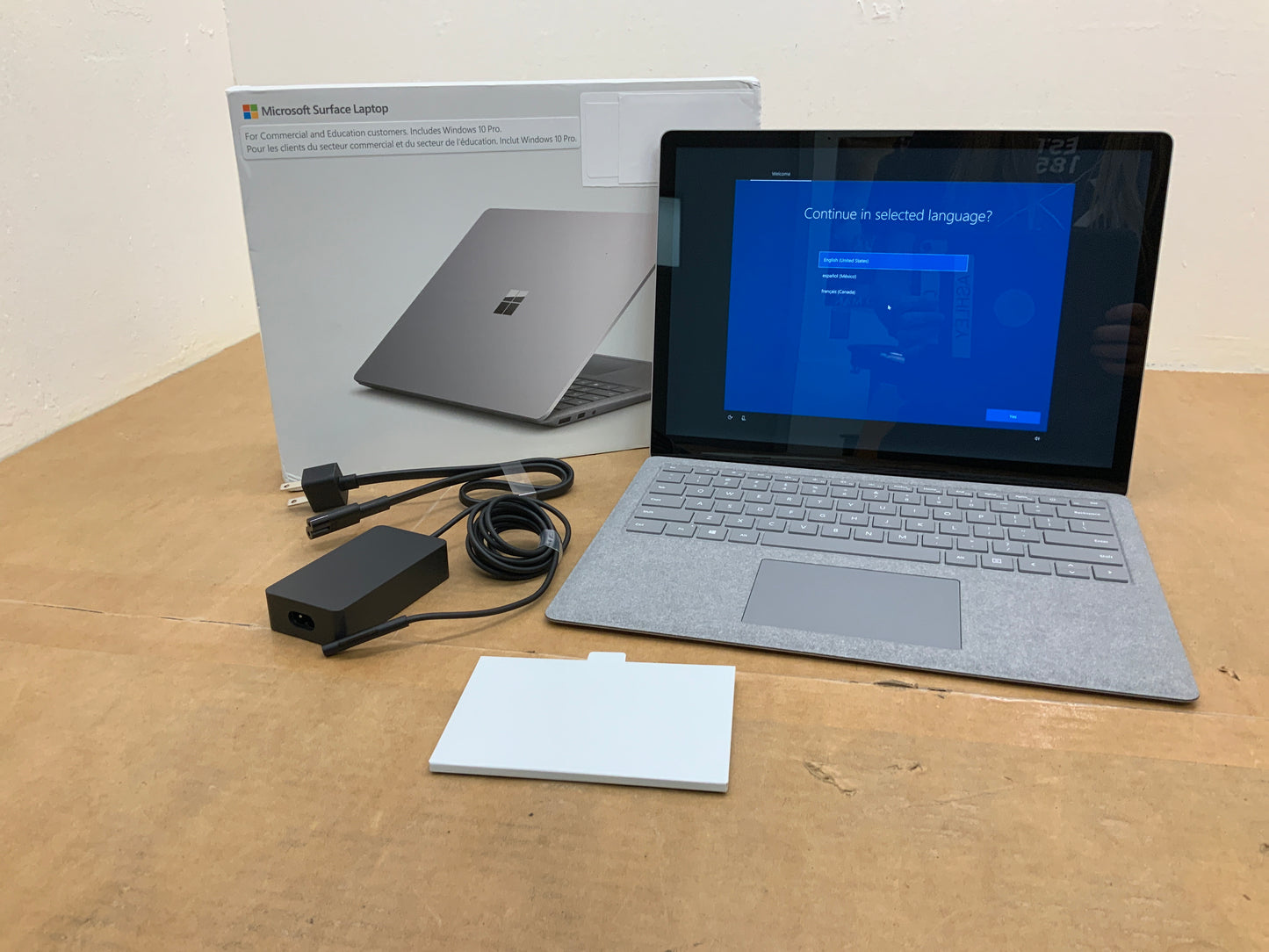 Microsoft-Surface-Laptop-2-i7-8650U-8GB-256GB-13-5T-W10P