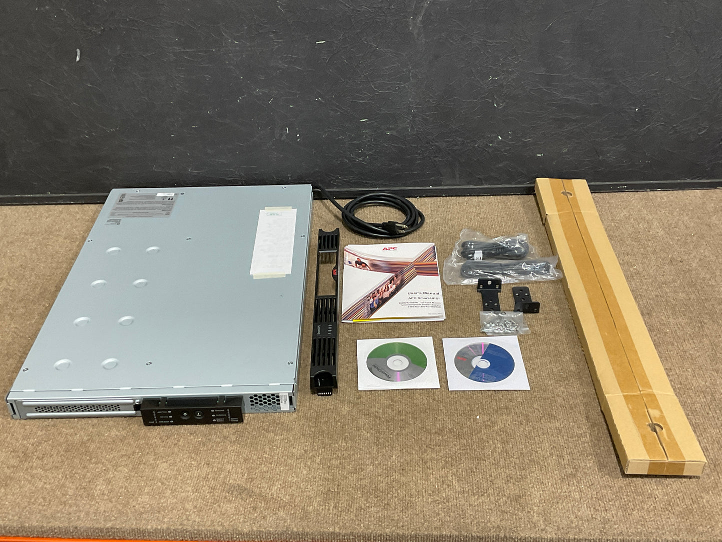 APC-SmartUPS-1000VA-RM-USB--1U-