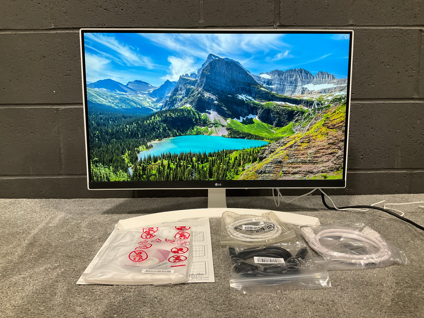 LG-27--IPS-Clinical-Review-Monitor--4K-