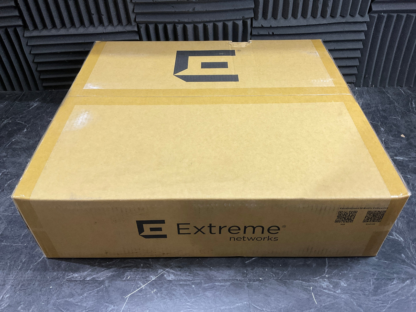 Extreme-Networks-ExtremeSwitching-5520-48-port-10-100-1000-PoE-Switch