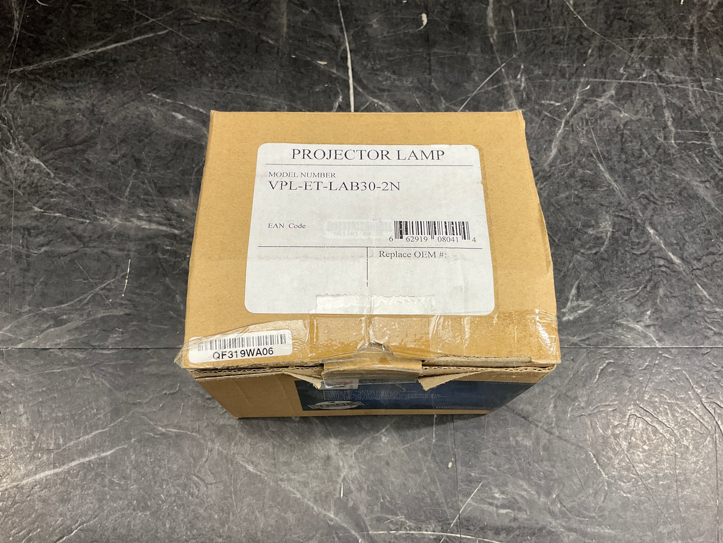 V7-Replacement-Projector-Lamp--ET-LAB30-