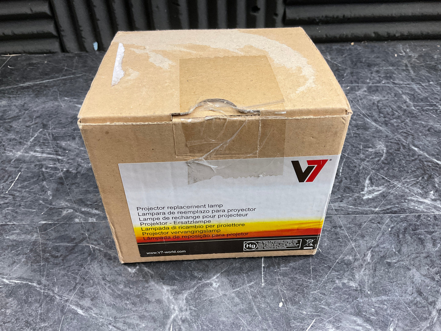 V7-Replacement-Projector-Lamp--SP-LAMP-019-