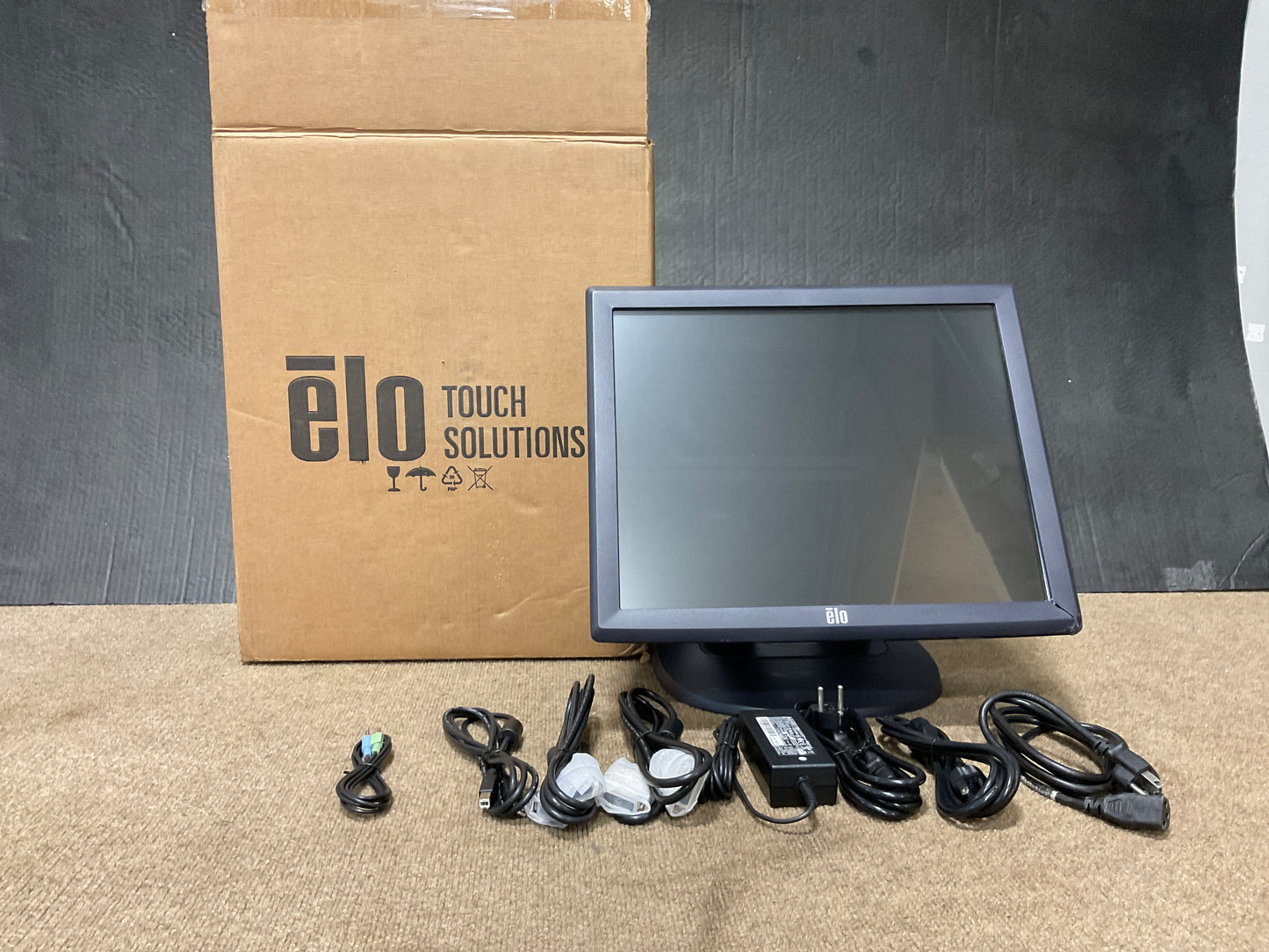 Elo-Entuitive-1915L-19--TouchScreen-LCD-Monitor