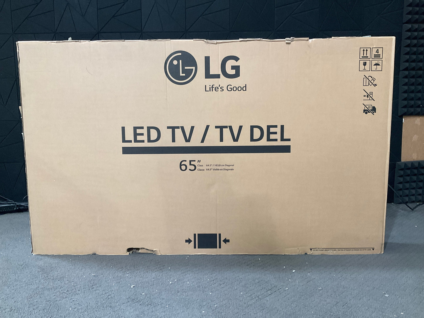 LG-65--Commercial-Signage-Display--4K-