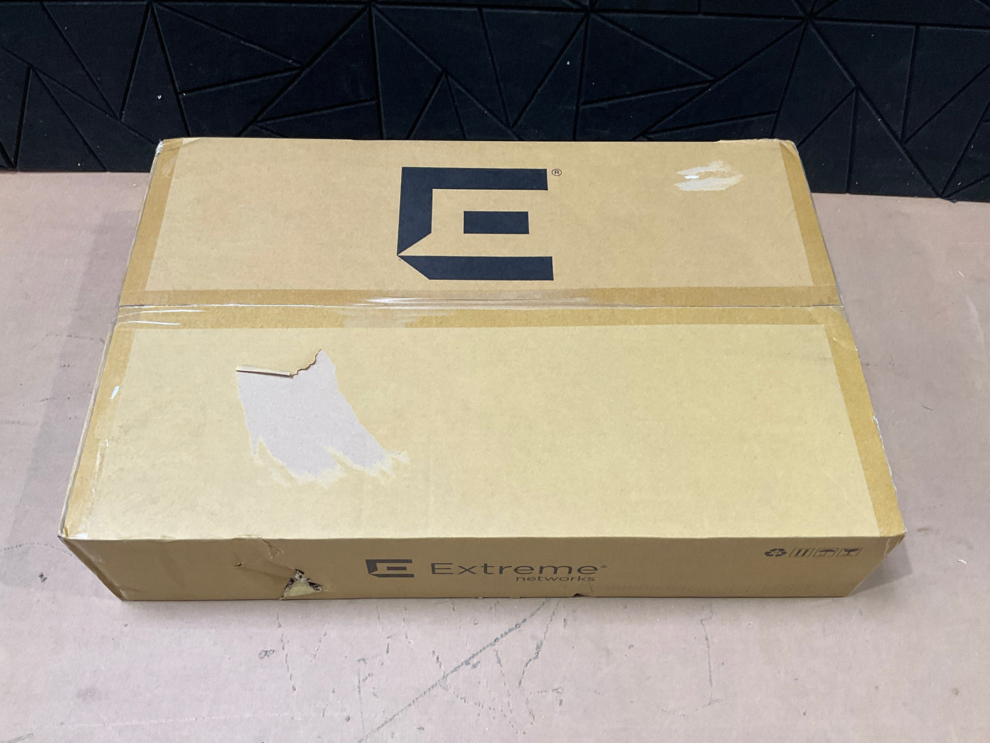Extreme-Networks-ExtremeSwitching-5720-48-port-1-2-5-5-10-Gigabit-PoE--Switch
