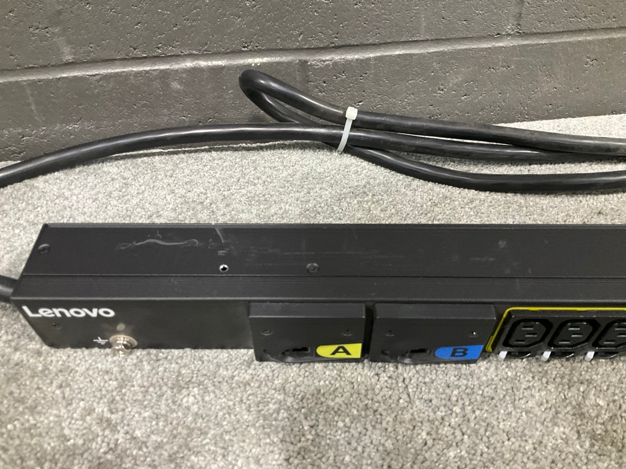 Lenovo-High-Voltage-RM-Switched-PDU--208v-