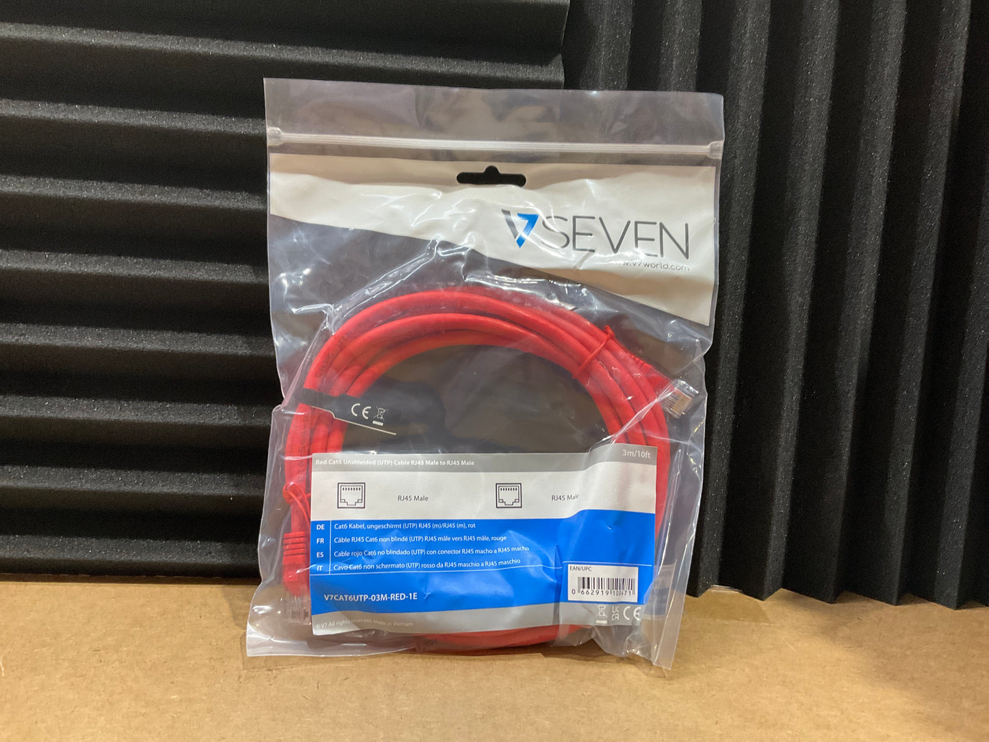 V7-RJ45-CAT-6-Patch-Cable,-Snagless-Molded---10-feet--red-