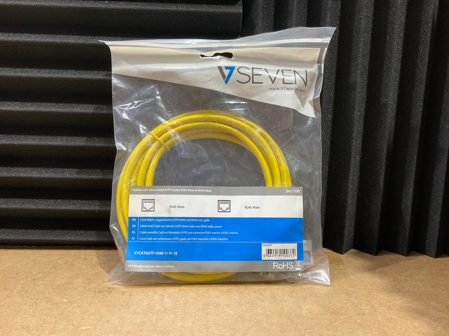 V7-RJ45-CAT-6-Patch-Cable,-Snagless-Molded---10-feet--yellow-
