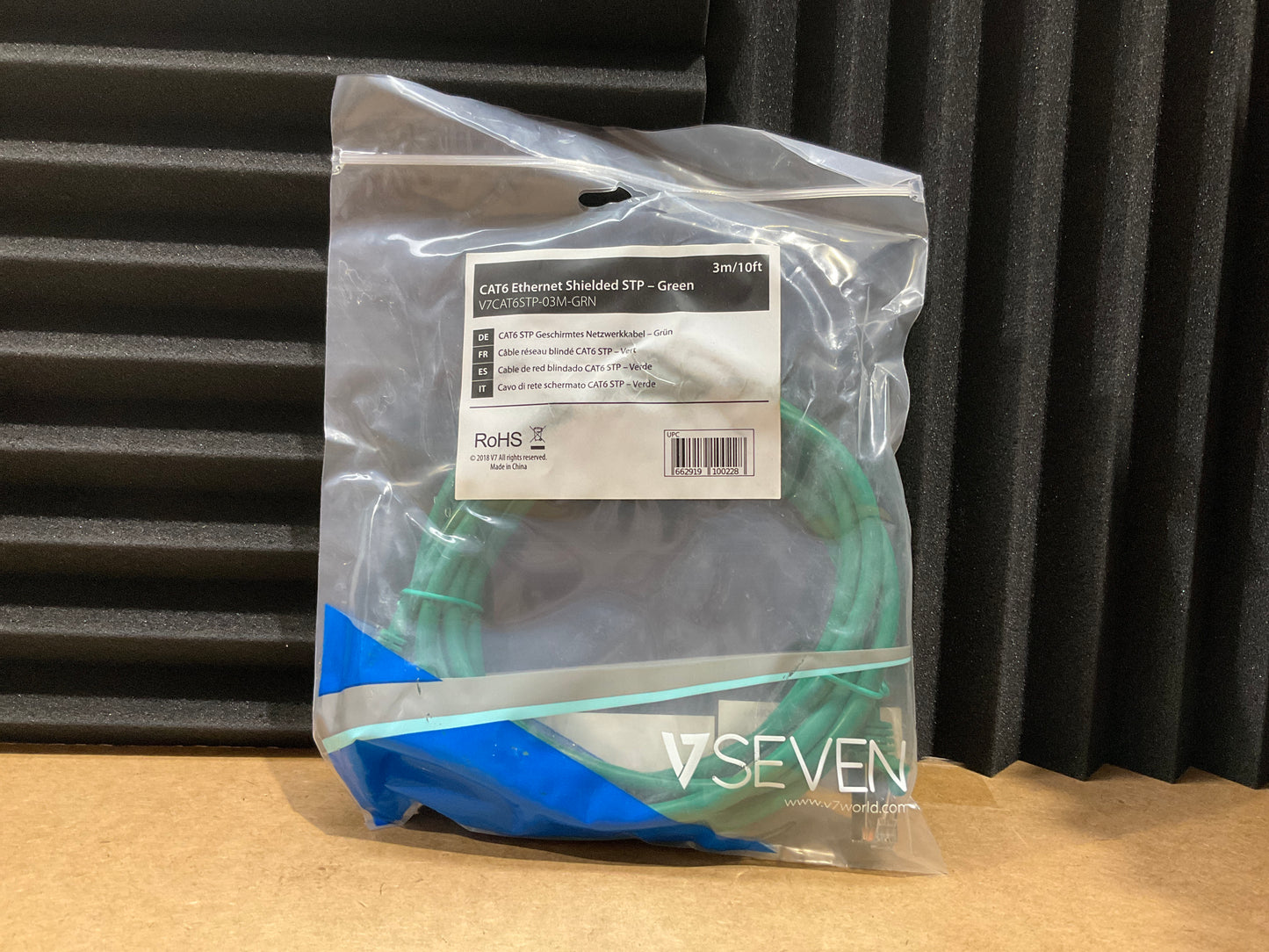 V7-RJ45-CAT-6-Patch-Cable,-Snagless-Molded---10-feet--green-