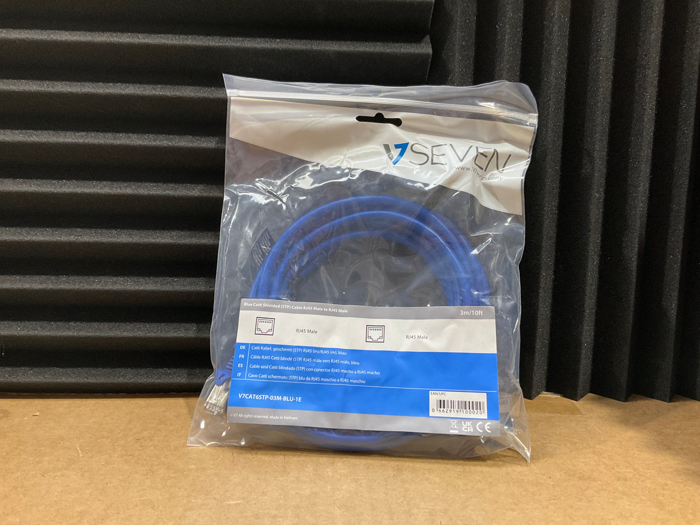 V7-STP-RJ45-CAT-6-Patch-Cable,-Snagless-Molded---10-feet--blue-