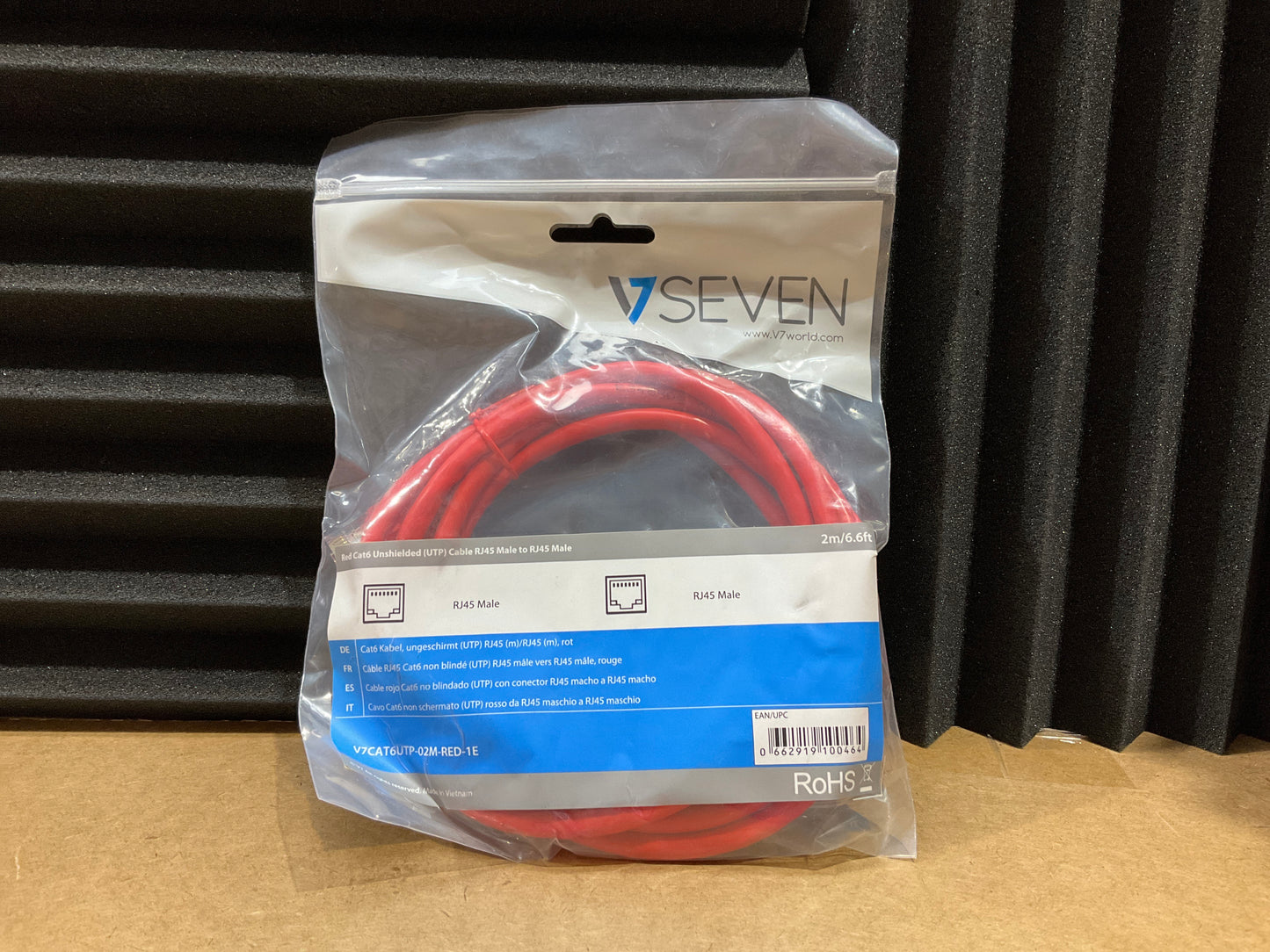 V7-RJ45-CAT-6-Patch-Cable,-Snagless-Molded---2-meters--red-