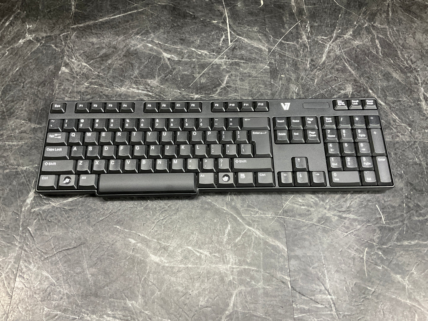 V7-Wireless-Desktop-Keyboard-and-Mouse