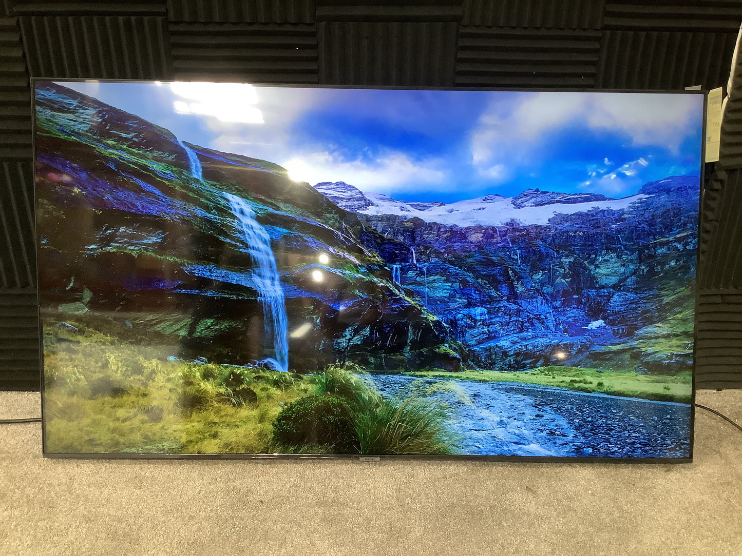 Samsung-TU7000-65--LED-LCD-Smart-TV--4K-