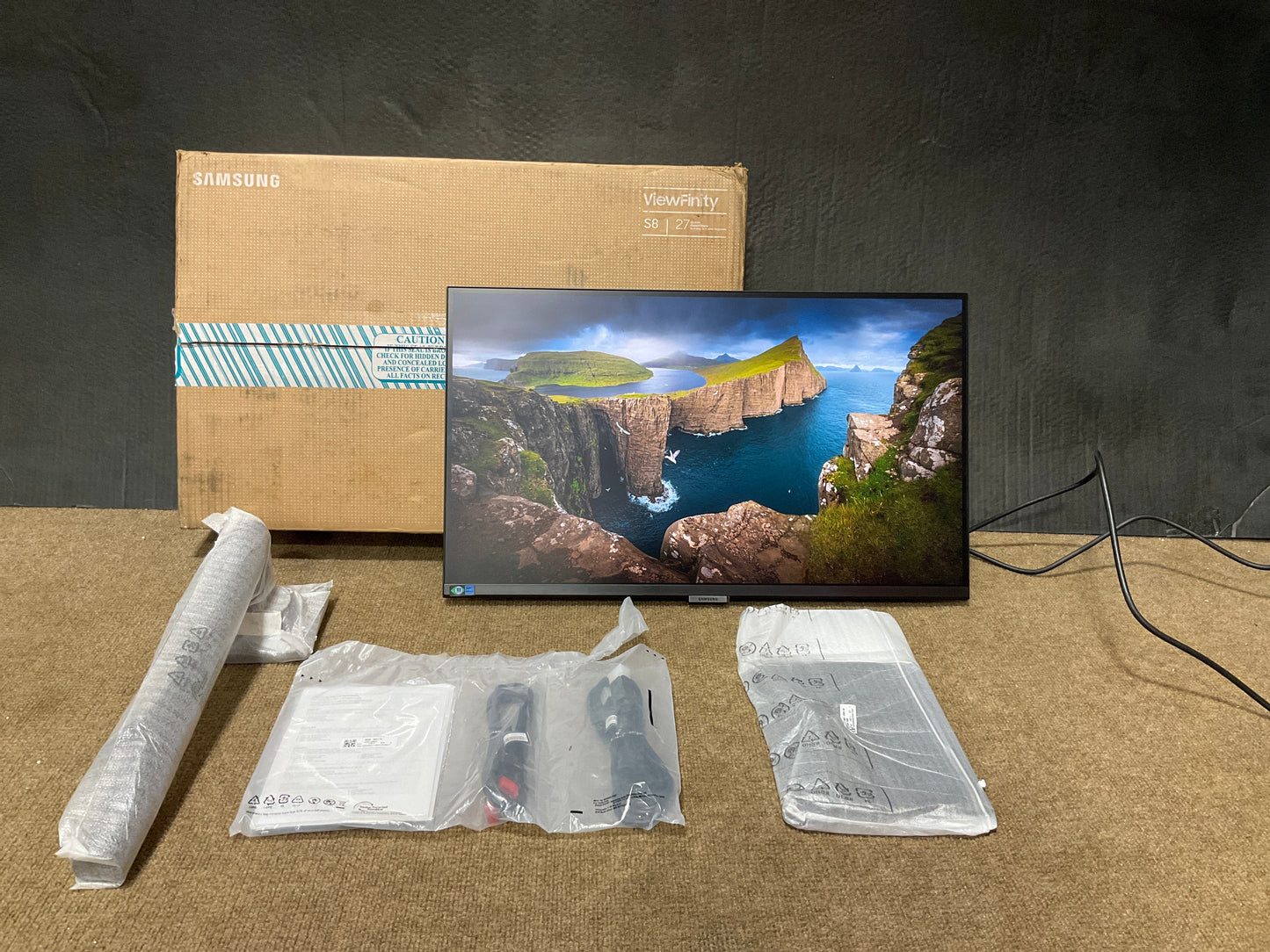 Samsung-ViewFinity-S8-27--LED-LCD-Monitor--4K-