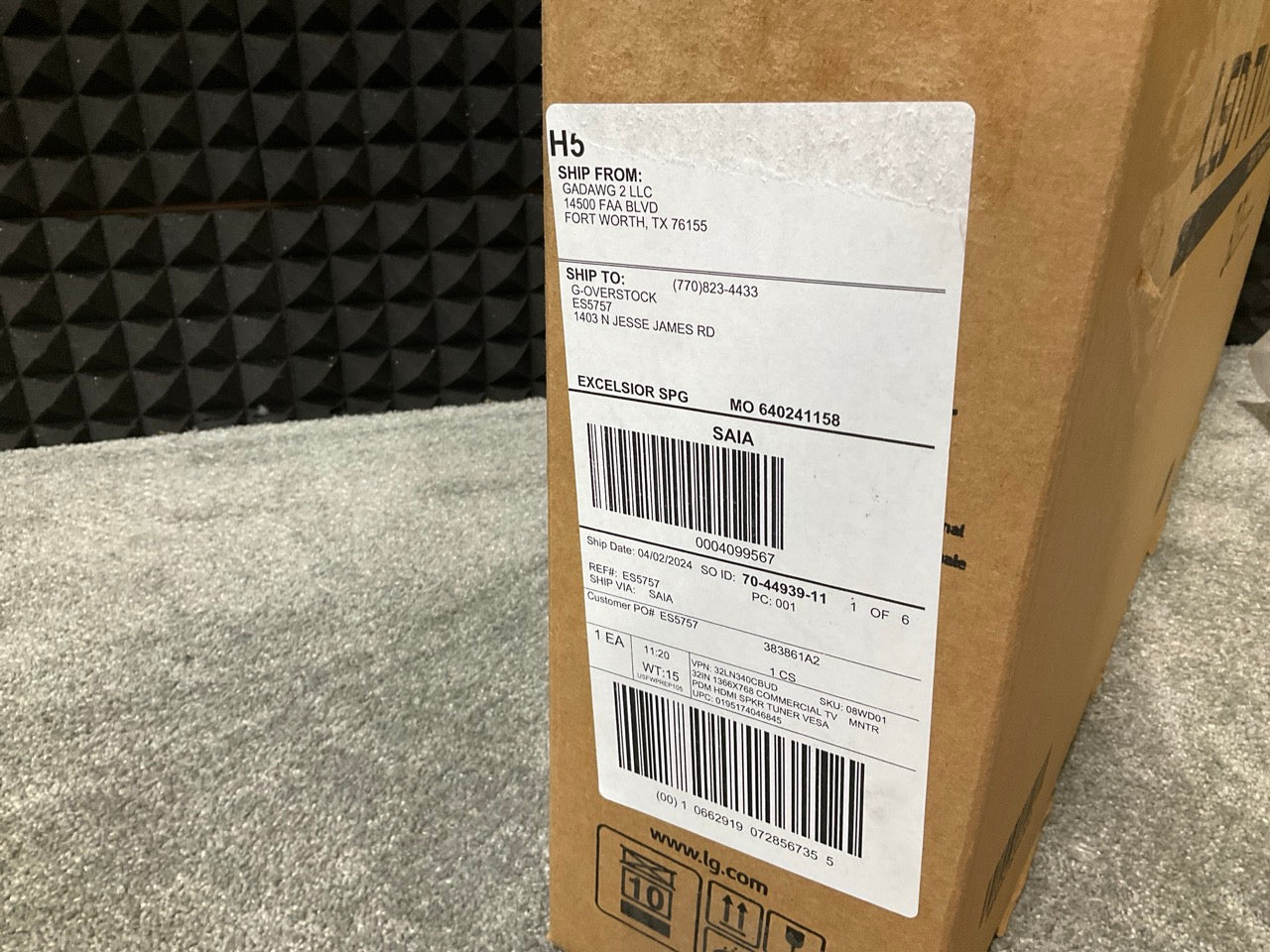 LG-32--Commercial-Signage-Display--720p-