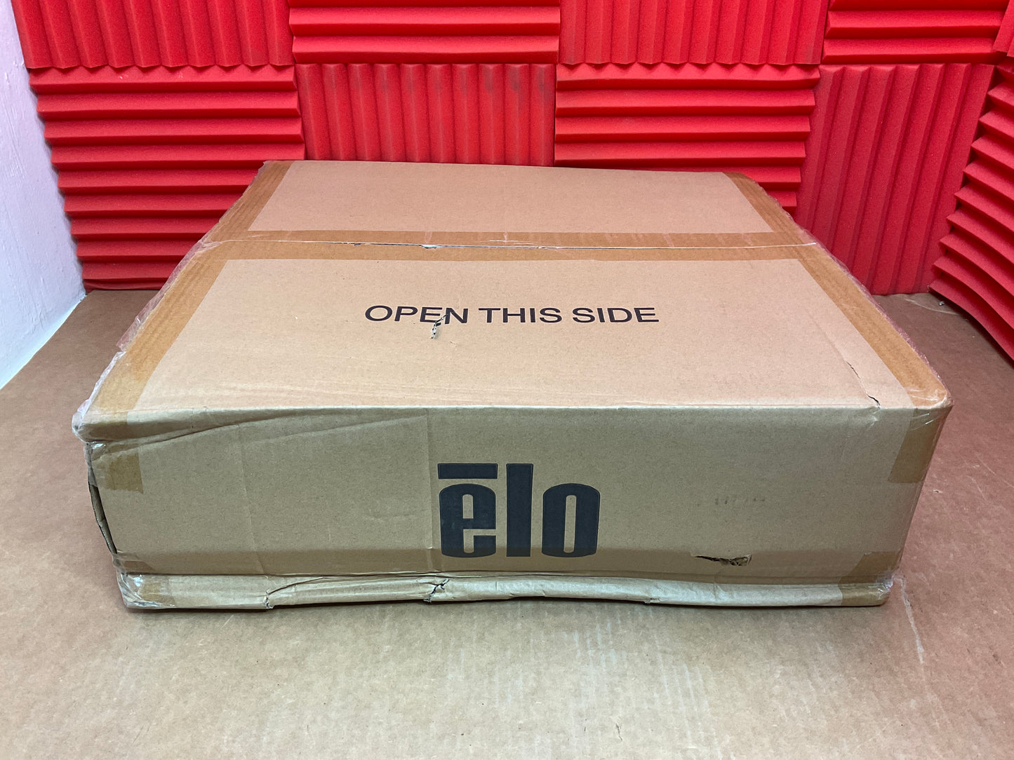 Elo-Wallaby-Pro-Self-Service-Floor-Stand