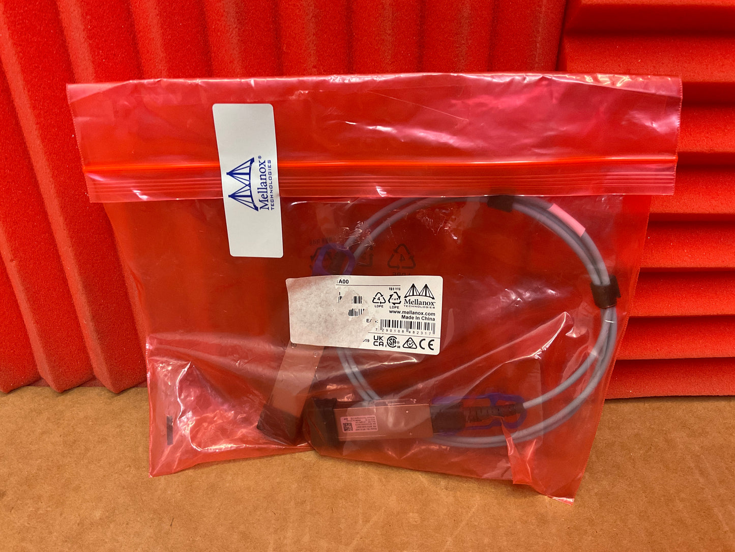 Mellanox-LinkX-100-Gigabit-InfiniBand-QSFP28-Active-Optical-Cable--1-meter-