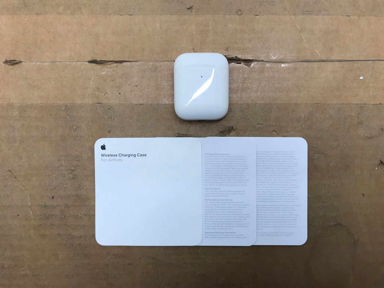 Apple-AirPods-Wireless-Charging-Case
