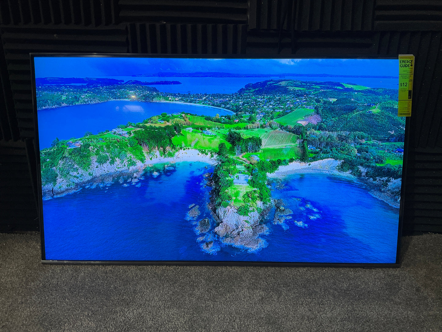 Samsung-Q60B-43--QLED-Smart-TV--4K-