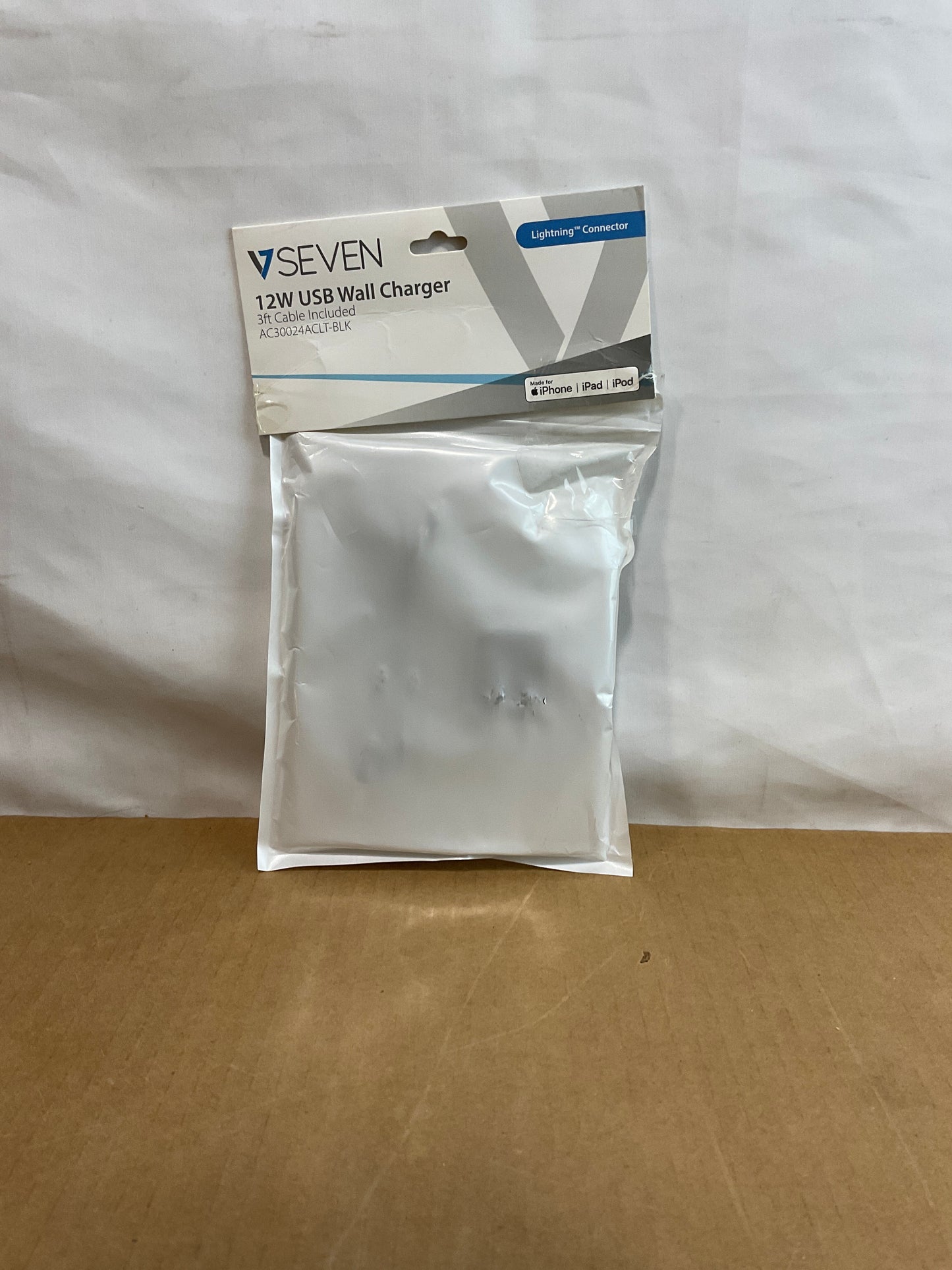 V7-USB-Lighting-Wall-Charger--12-watt-