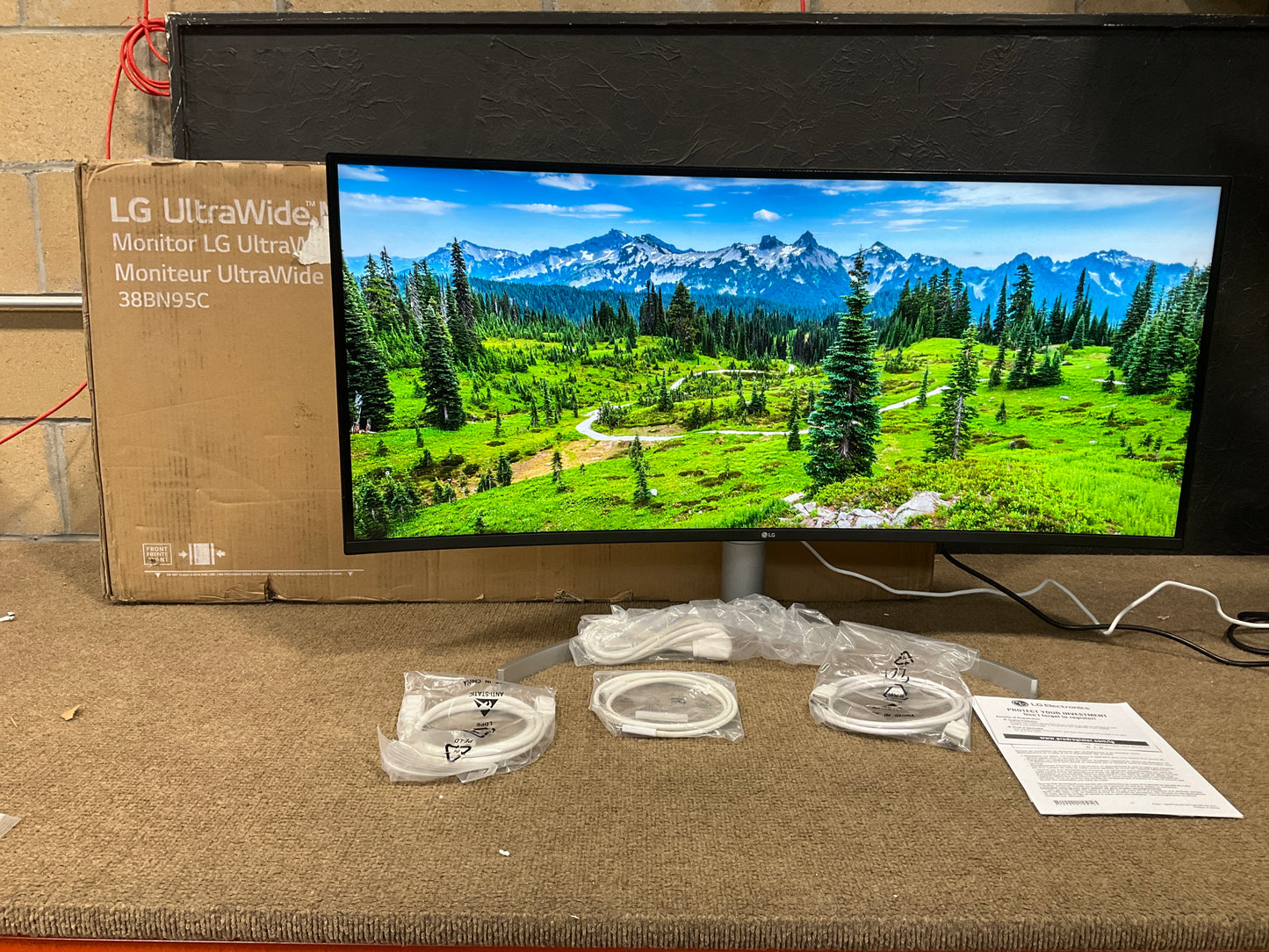 LG-38--Thunderbolt3-Curved-LED-LCD-Monitor--UWQHD--