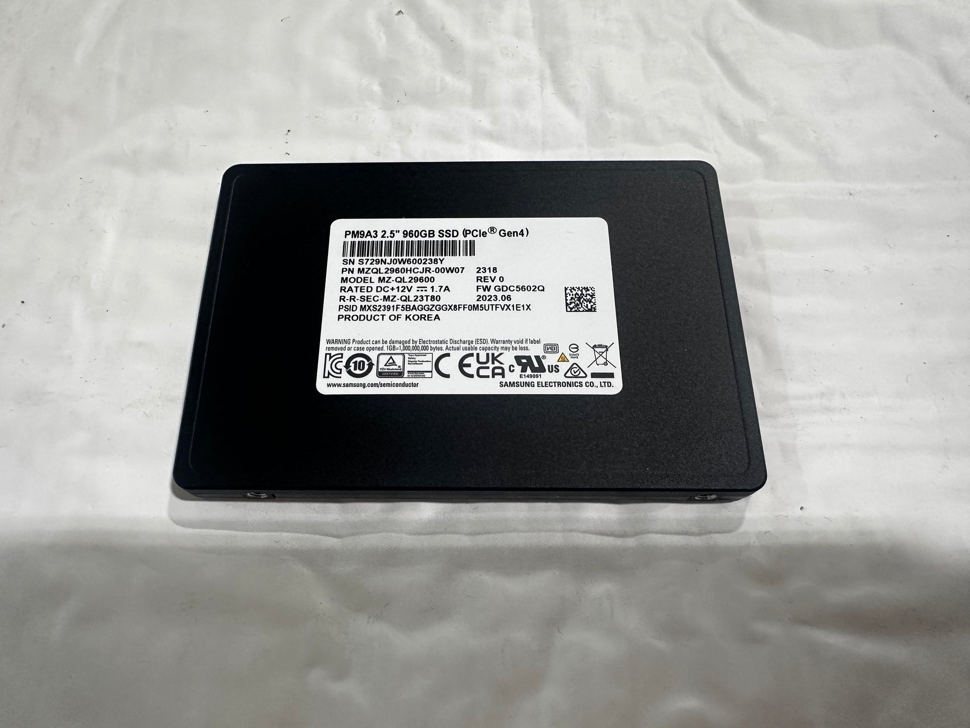 Samsung-PM9A3-960GB-U-2-NVMe-SSD-Drive