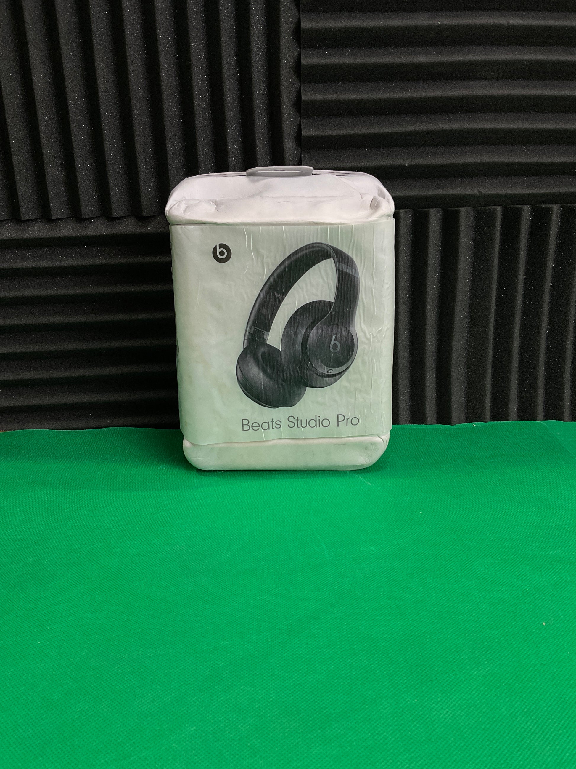 Apple-Beats-Studio-Pro-Wireless-Headphones--black-