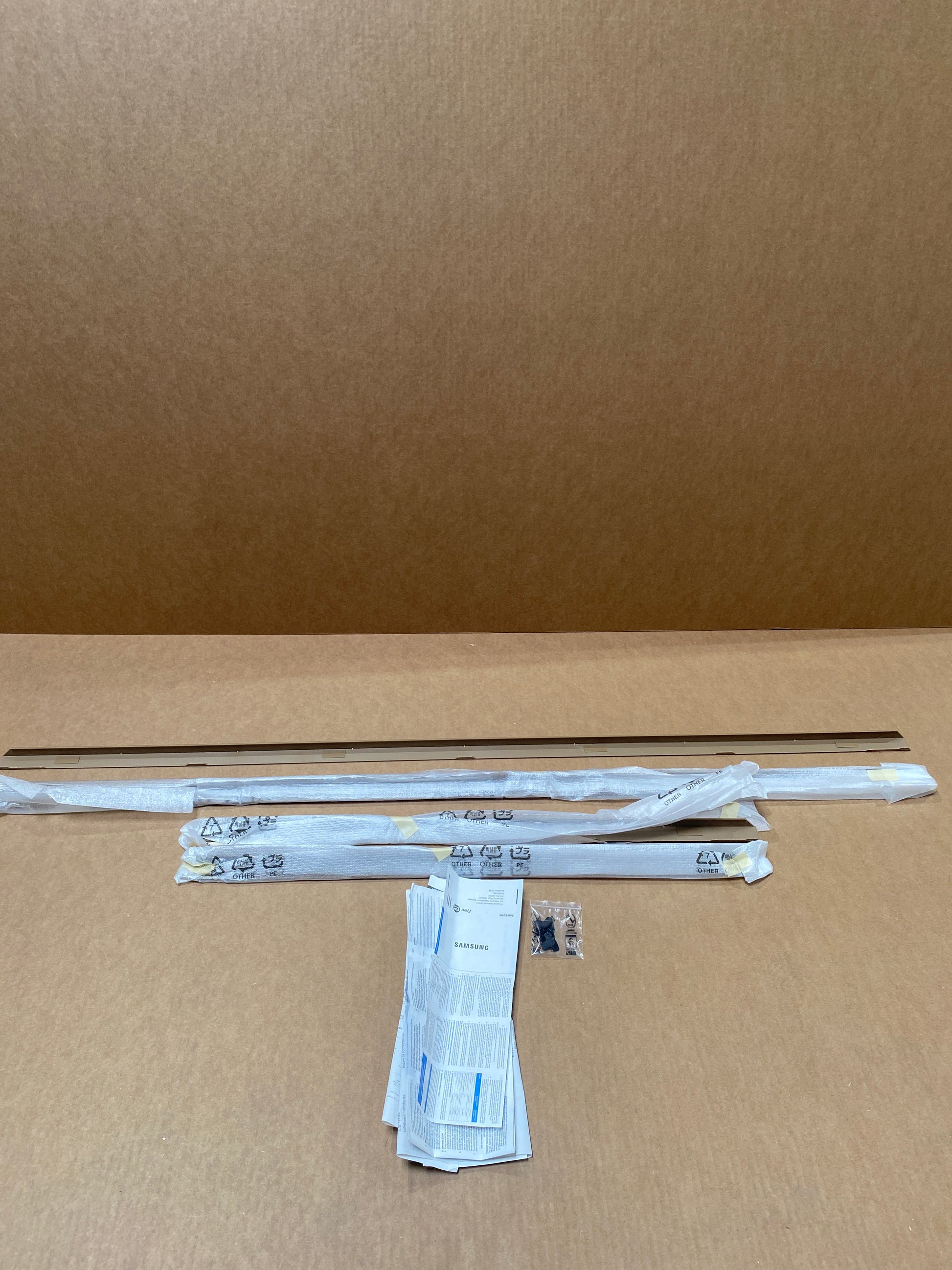 Samsung-55--TV-Customizable-Frame--2021---teak-