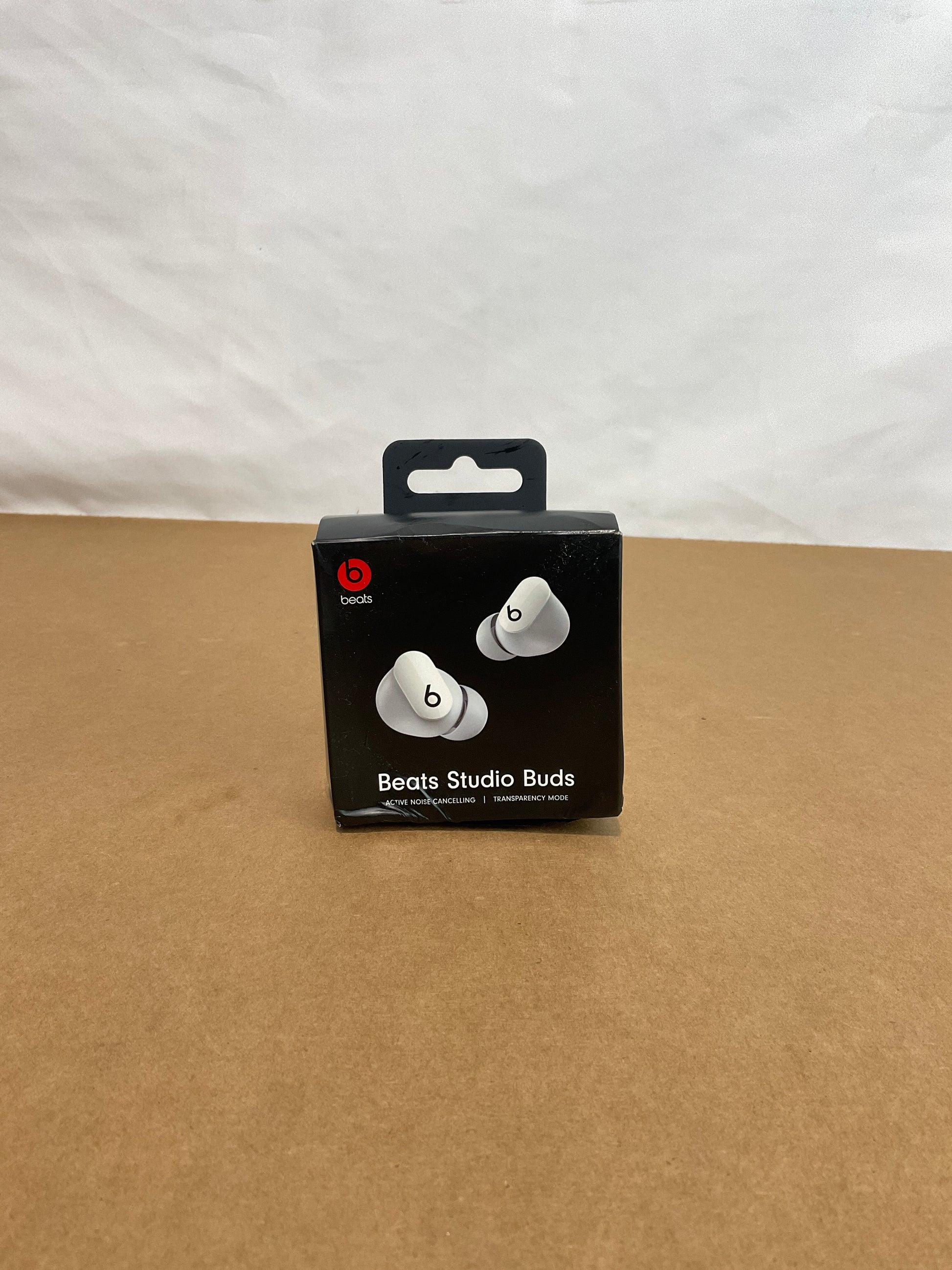 Apple-Beats-Studio-Buds--white-