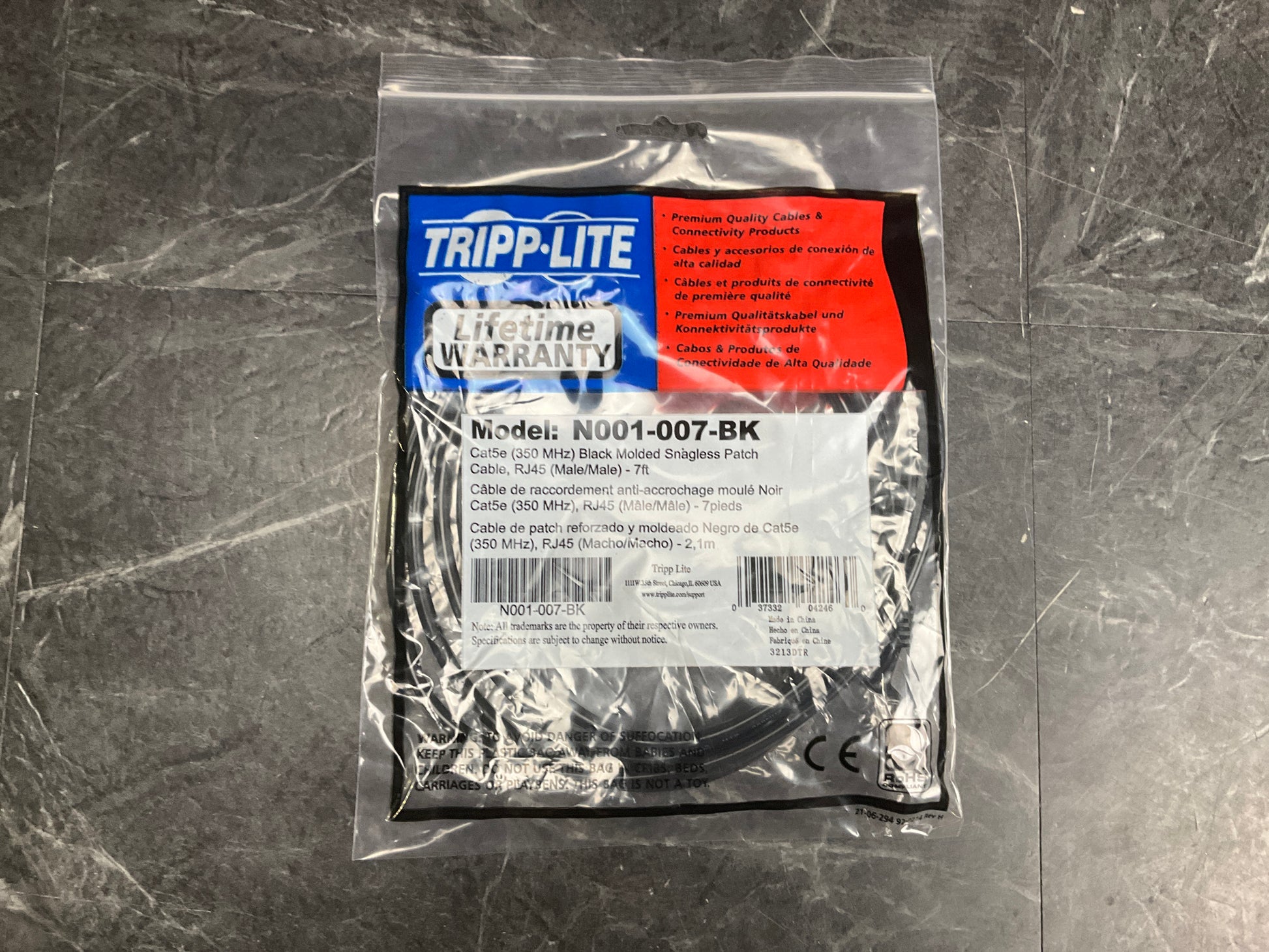 Tripp-Lite-RJ45-CAT-5e-Patch-Cable,-Snagless-Molded---7-feet--black-