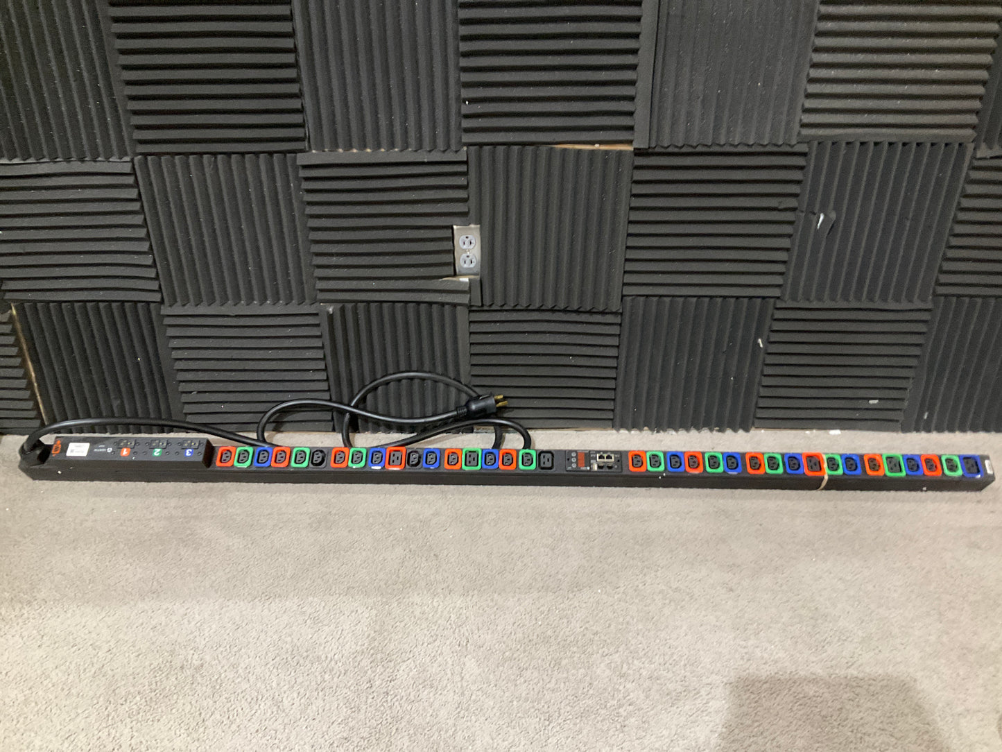 Vertiv-Geist-Switched-PDU--208v-