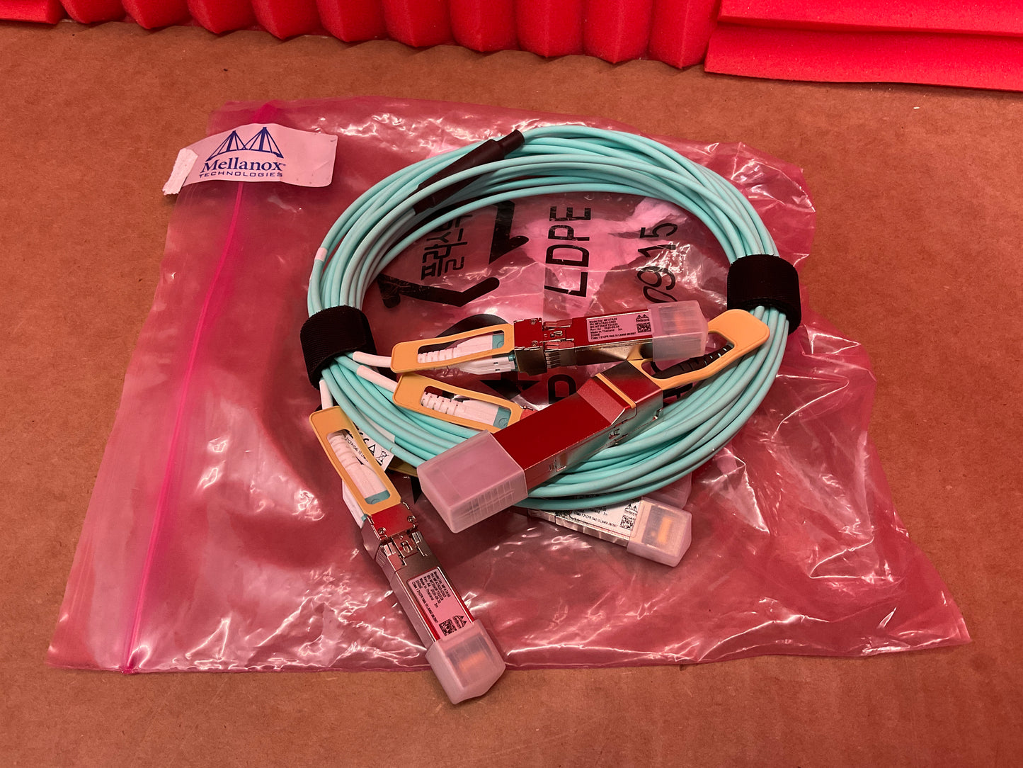Mellanox-AOC-100Gb-QSFP28-to-4x-25Gb-SFP28-Cable--3-meters-