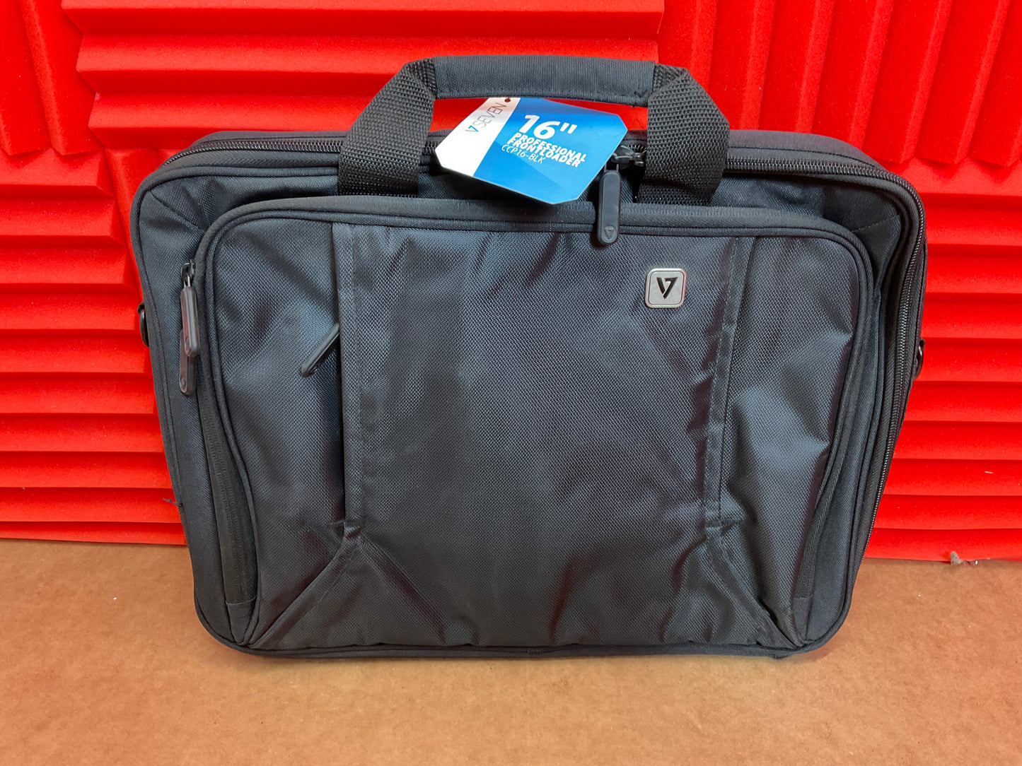 V7-Professional-Front-Loading-Laptop-Carrying-Case