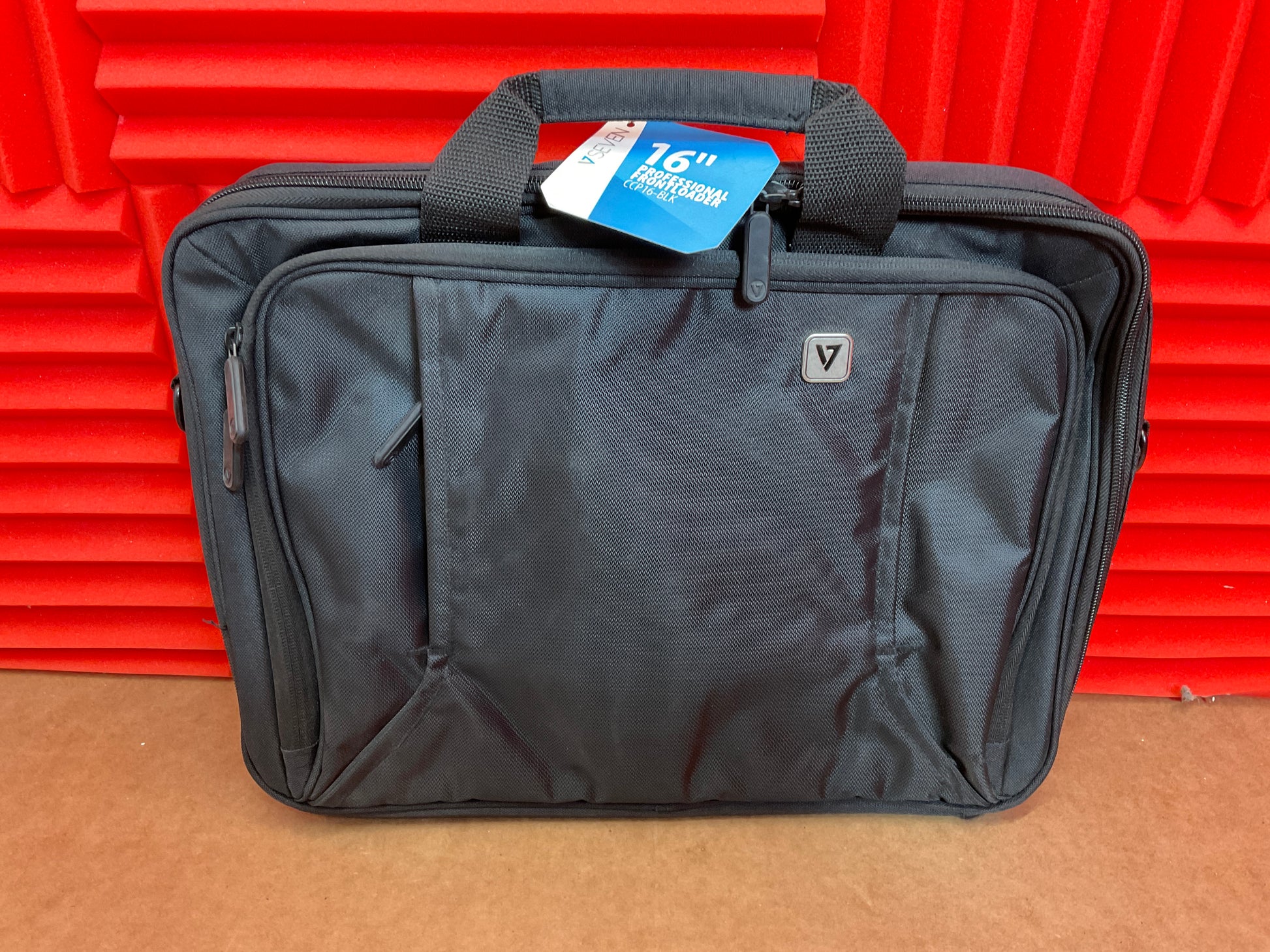 V7-Professional-Front-Loading-Laptop-Carrying-Case
