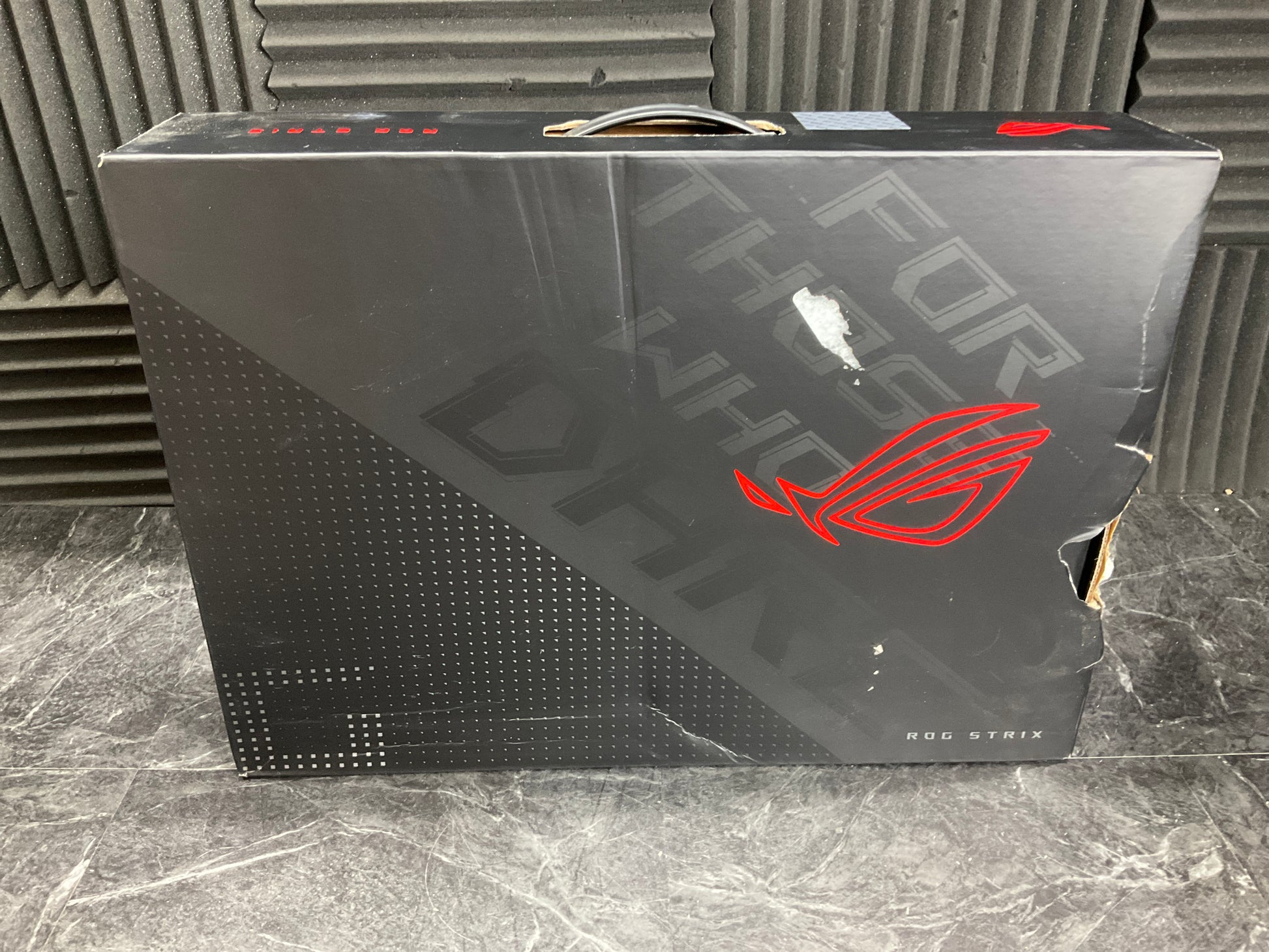 Asus-Republic-of-Gamers-Strix-R9-7940HX-16GB-1TB-BT5-WiFi6E-RTX4050-17-3F-W11H