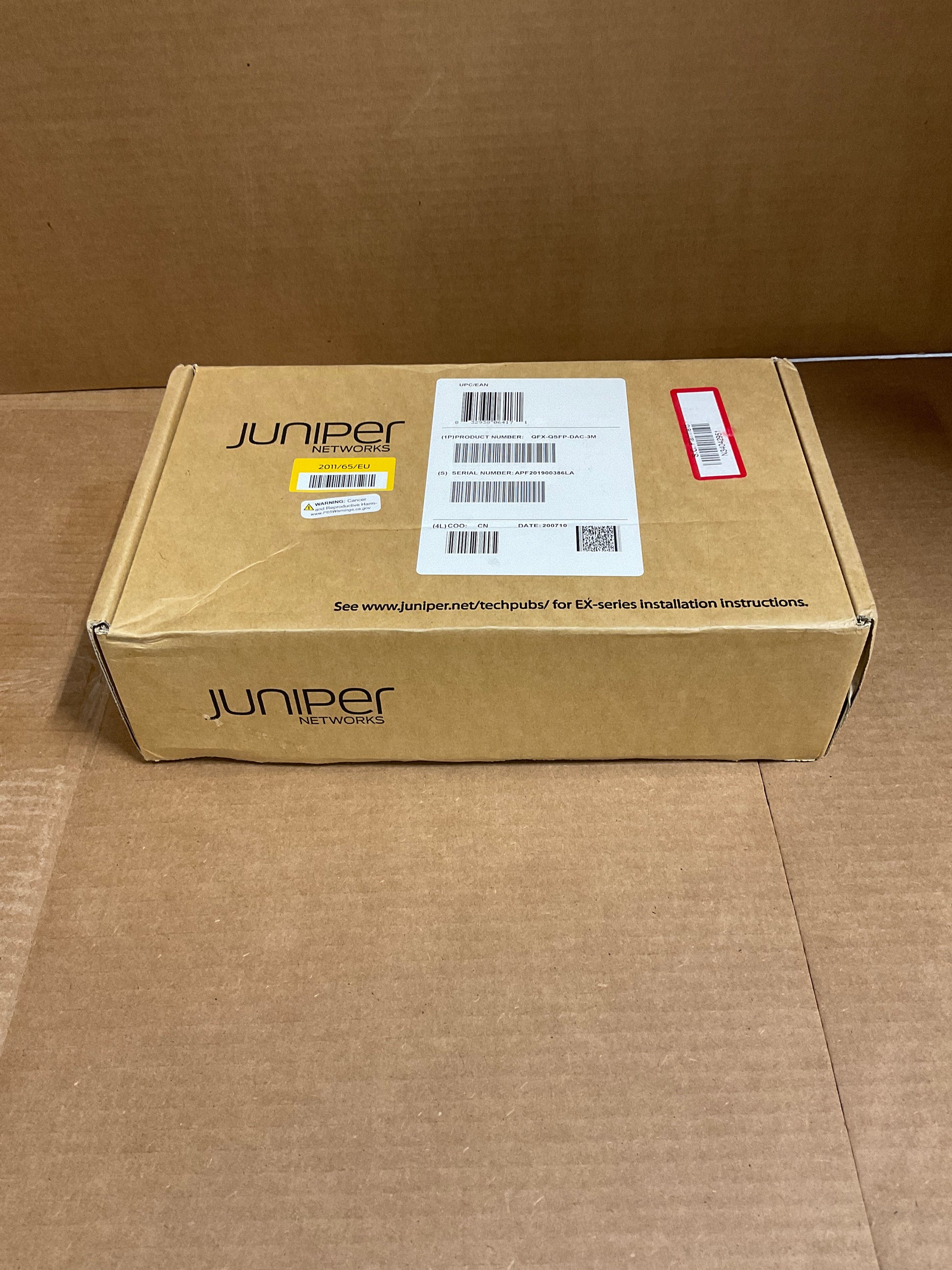 Juniper-Networks-40-Gigabit-QSFP--Direct-Attach-Cable--3-meters-
