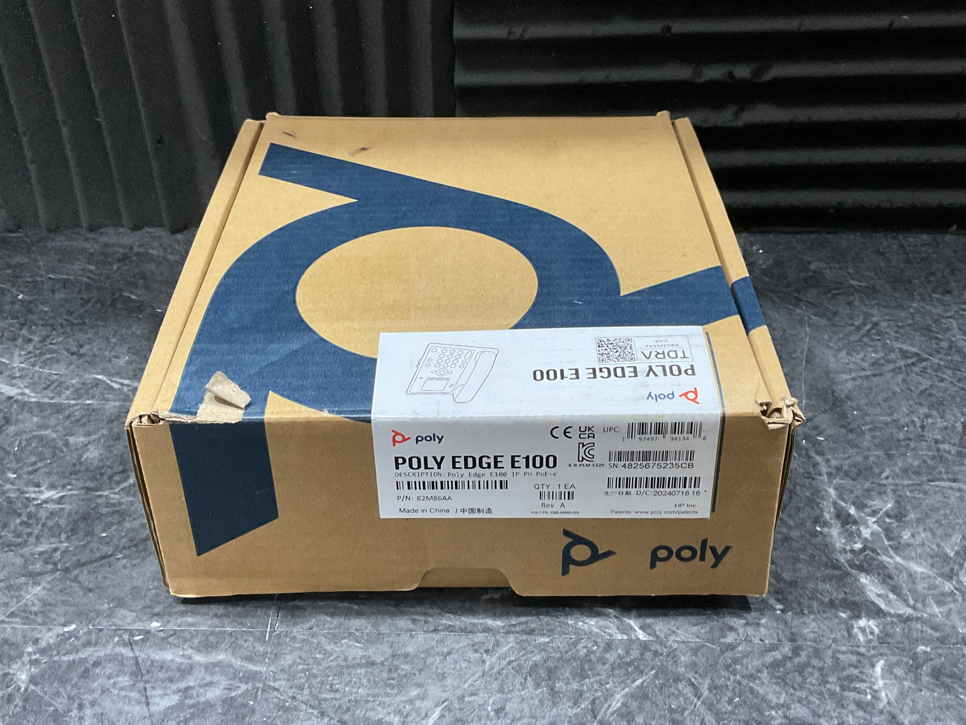 Poly-Edge-E100-IP-Phone-PoE