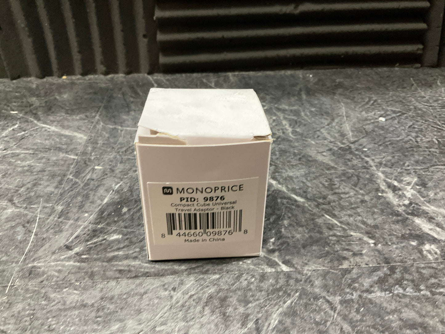 Monoprice-Compact-Cube-Universal-Travel-Adapter