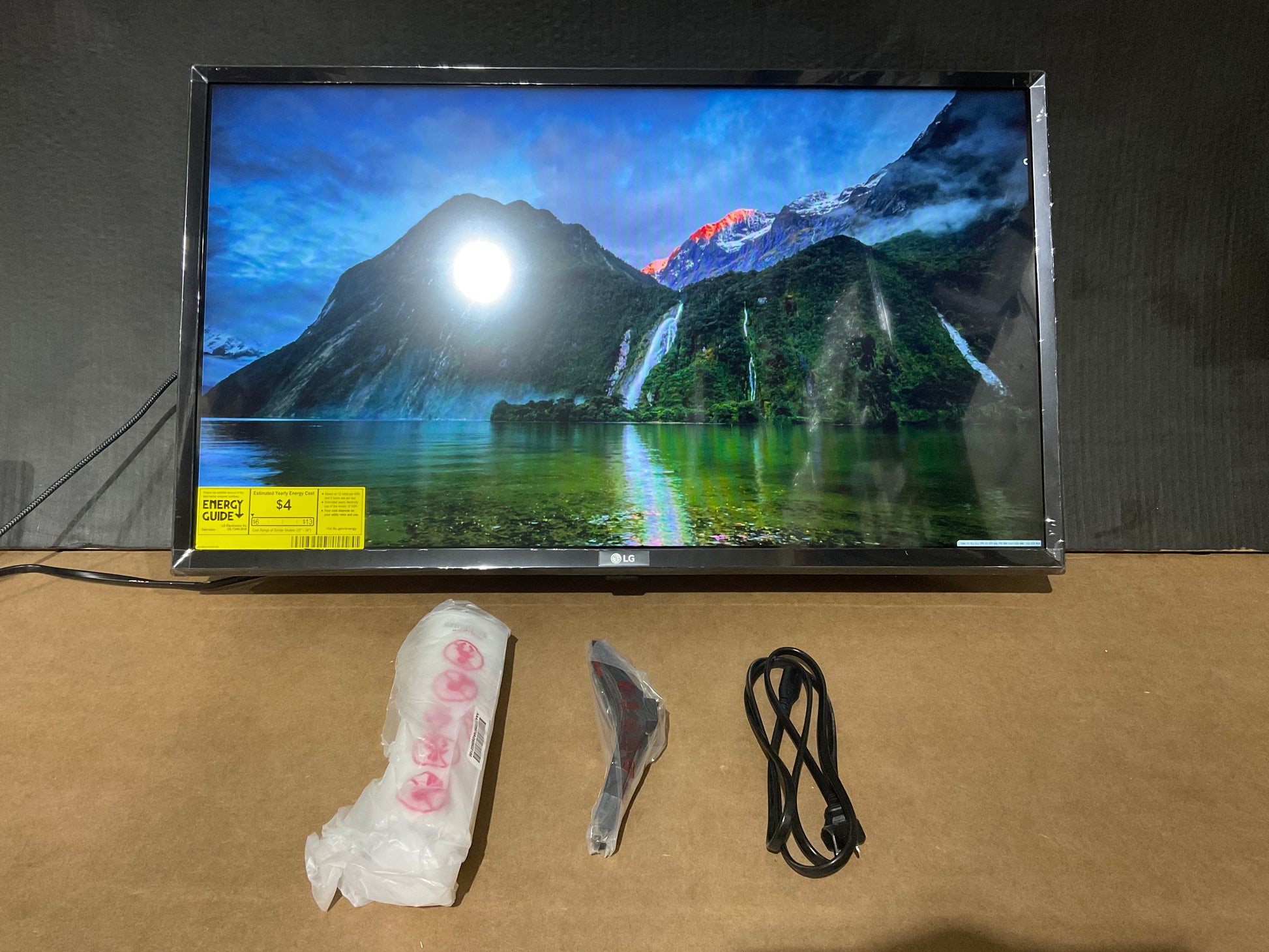 LG-32--LED-LCD-Hospitality-TV--720p-