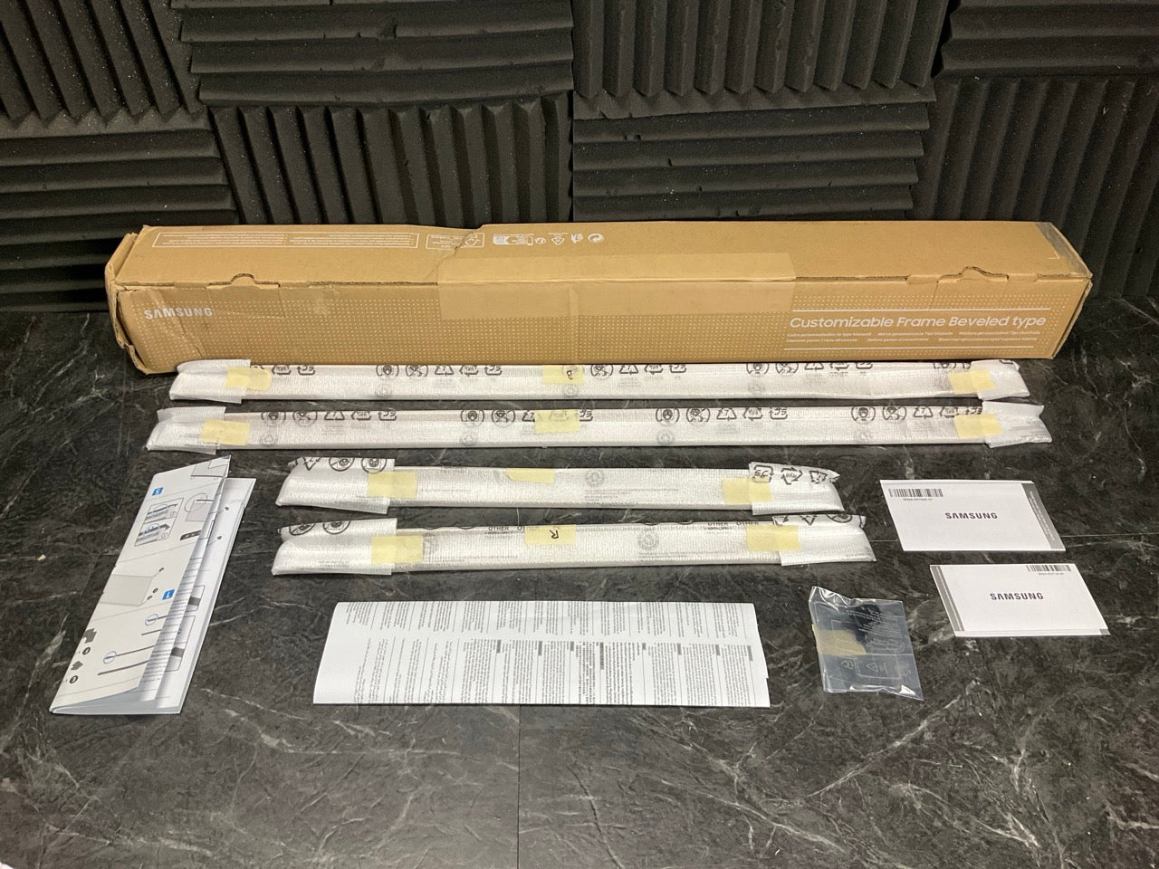 Samsung-32--TV-Customizable-Frame-Bezel--2023---sand-gold-